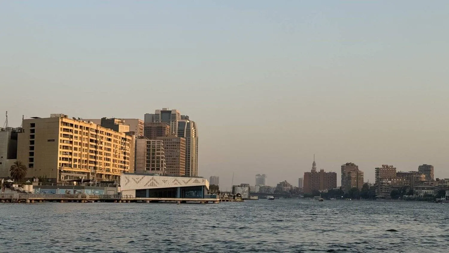 بنايات على نيل القاهرة (الشرق الأوسط)