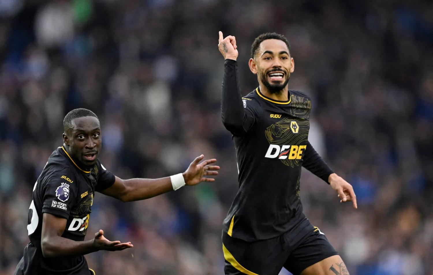 ماتيوس كونيا لاعب ولفرهامبتون يحتفل بهدفه القاتل في برايتون (رويترز)