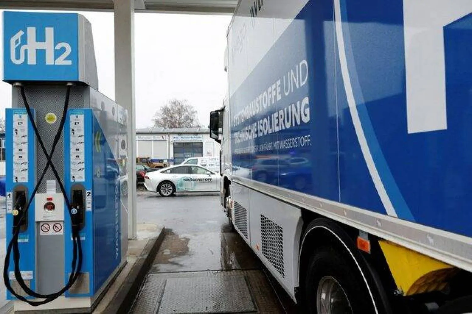 Hydrogen H2 Filling Nozzles are plugged into a hydrogen filling station for trucks and cars in Berlin, Germany January 11, 2023. REUTERS/Michele Tantussi/ File Photo