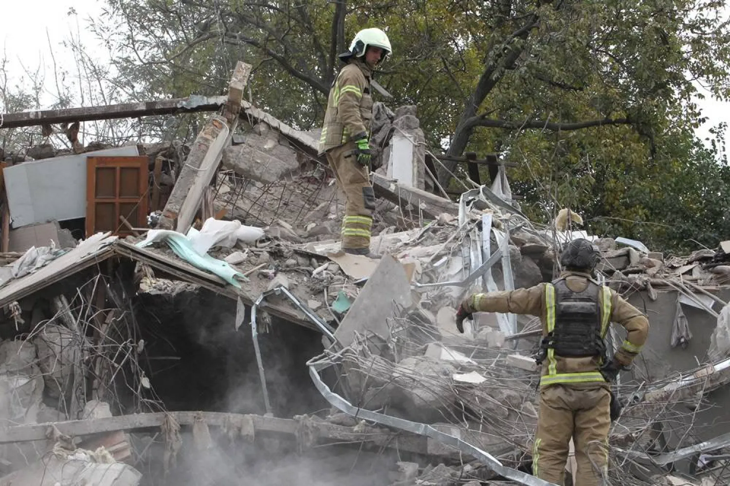  26 October 2024, Ukraine, Dnipro: Rescuers work at the scene of an overnight Russian attack in the Novokadatskyi district. (dpa)