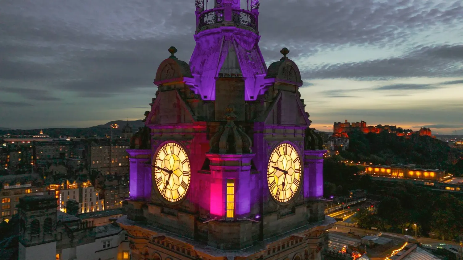 منظر جوي لبرج للساعة الأسكوتلندية في مدينة إدنبرة القديمة (غيتي)