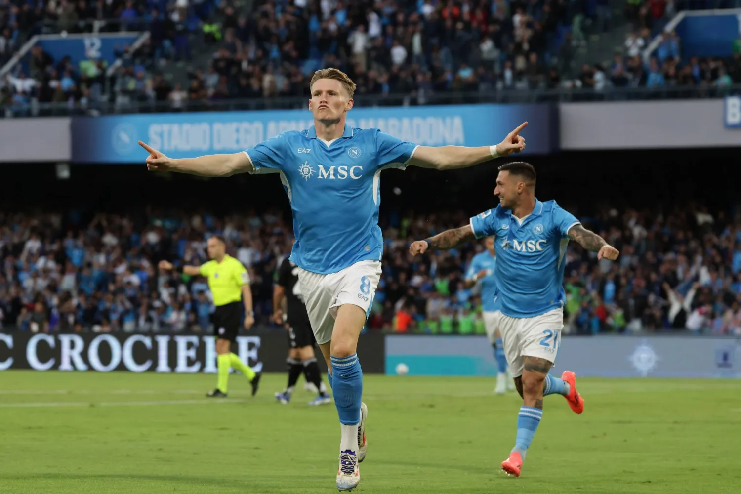 يخوض نابولي المتصدر اختباره الجِدّي الثاني بمواجهة مضيفه ميلان (د.ب.أ)