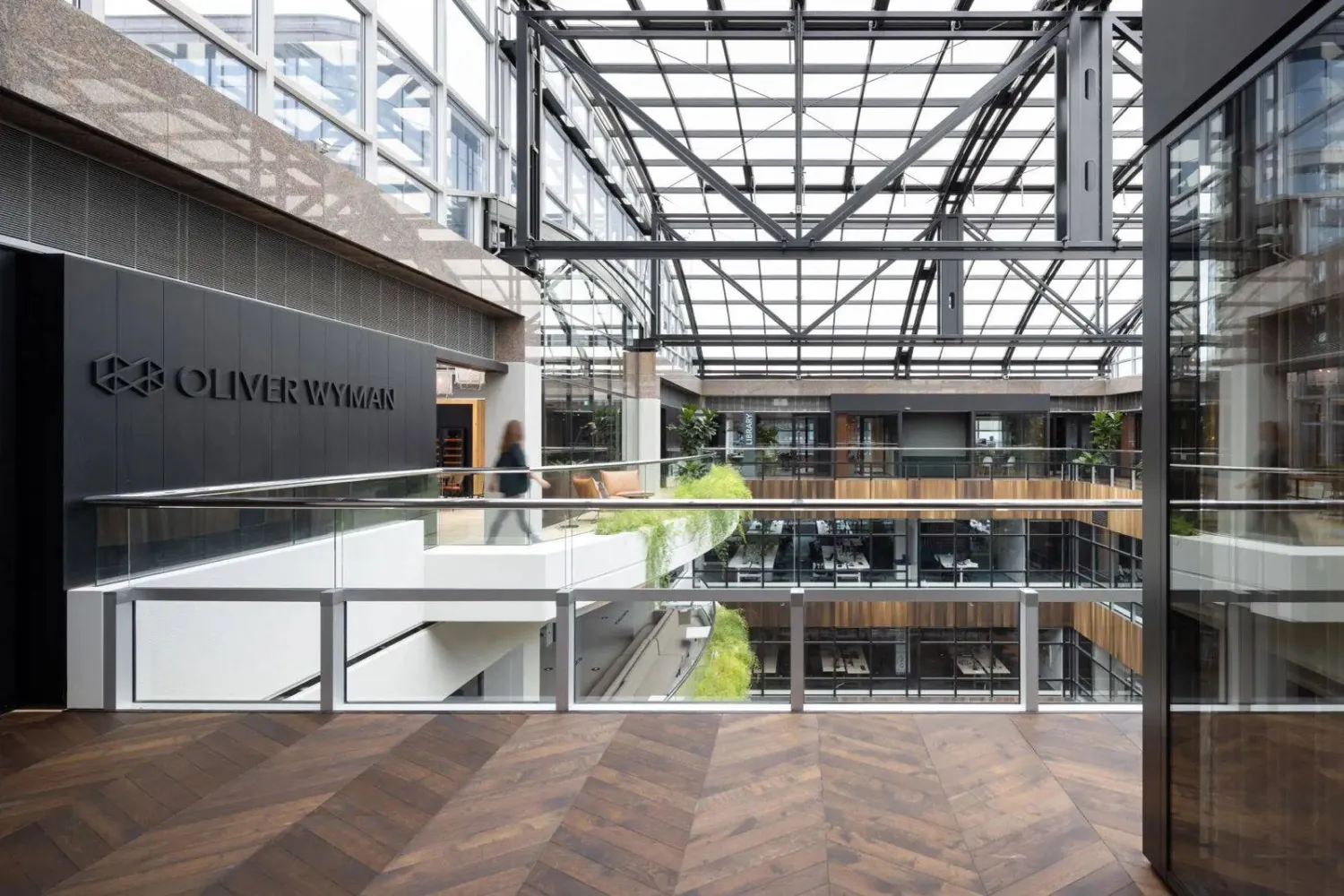 أحد مكاتب شركة «أوليفر وايمان» (إس بي آر إي)