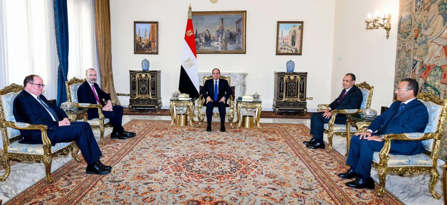 الرئيس المصري عبد الفتاح السيسي يستقبل في القاهرة مانفريد فيبر رئيس مجموعة حزب الشعب الأوروبي (الرئاسة المصرية)