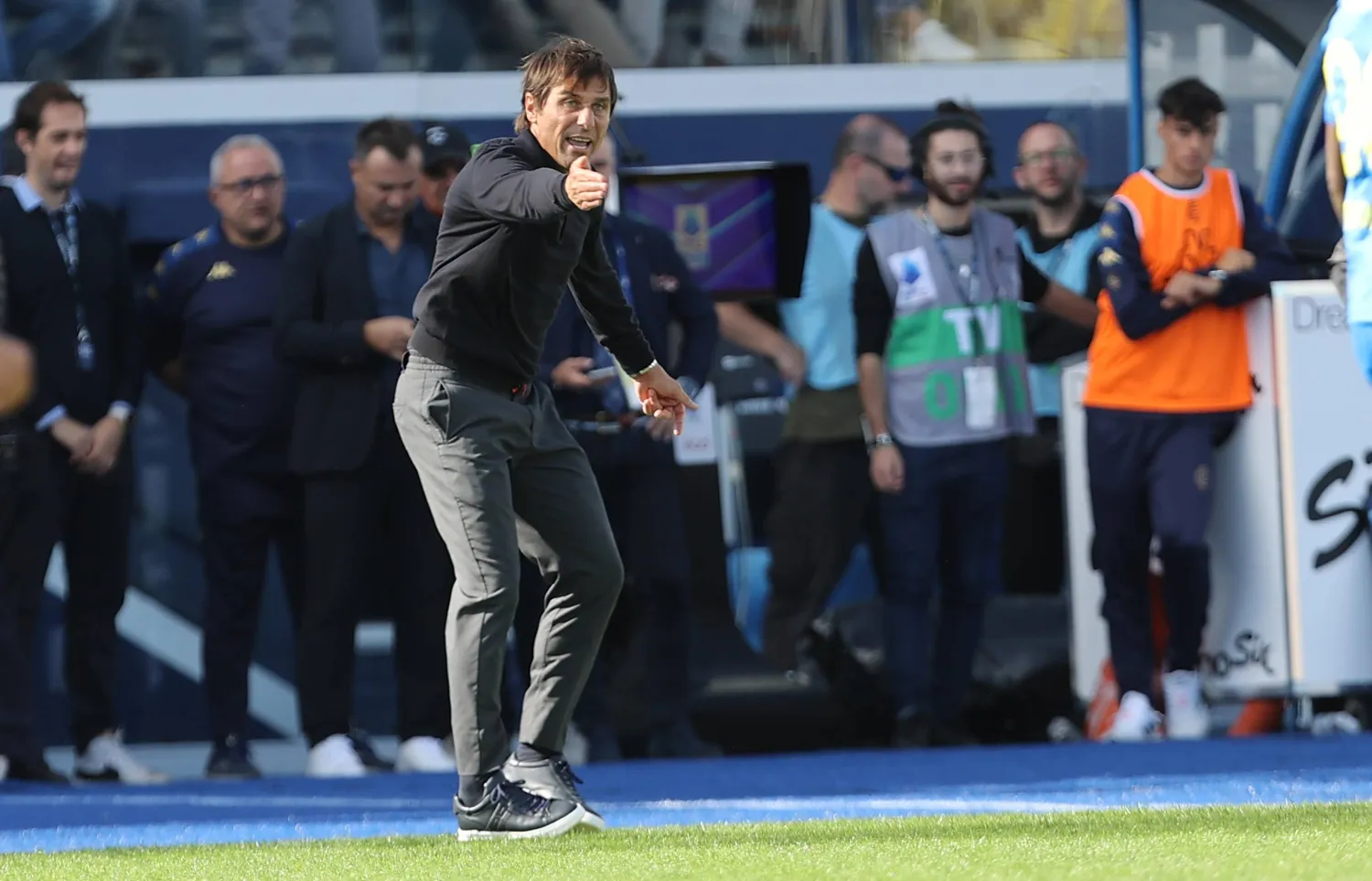 كونتي أهاد الهيبة لنابولي لكن عليه تأكيد جدارته في مواجهة كبار إيطاليا (ا ب ا)