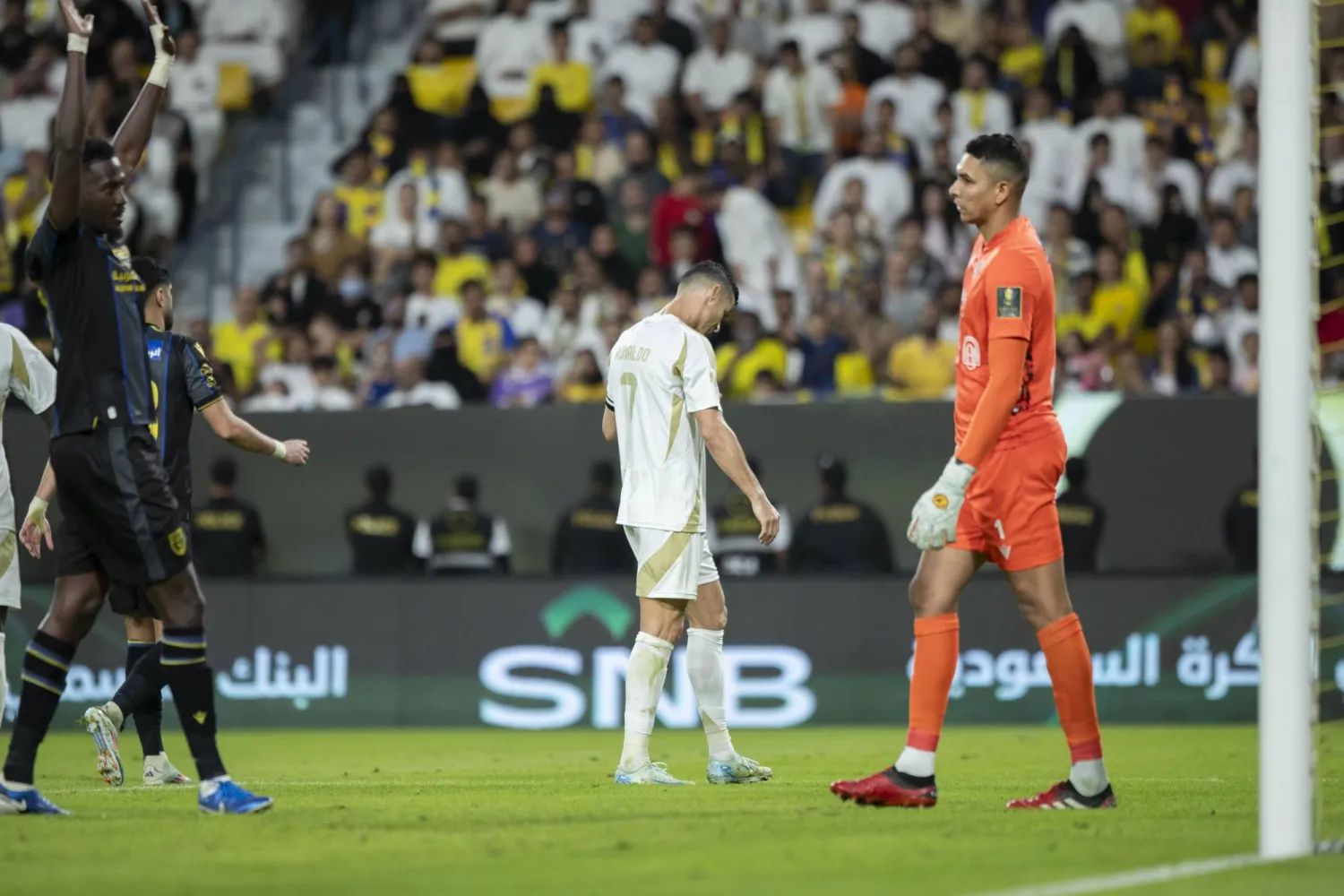 رونالدو حسرة بعد ضياع ركلة الجزاء (تصوير: يزيد السمراني) 