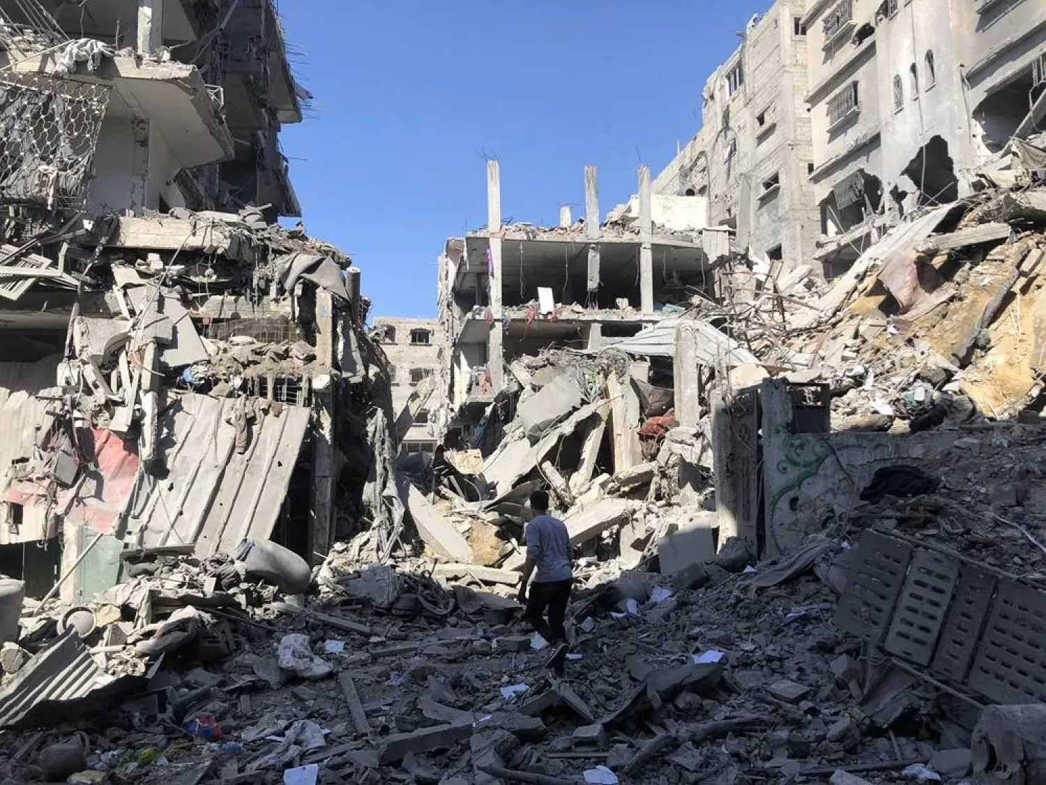 29 October 2024, Palestinian Territories, Beit Lahia: A Palestinian inspects the Abu Nasr family home after an Israeli airstrike in Beit Lahia, amid the ongoing Israel-Hamas conflict. (Quds Net News via ZUMA Press/dpa) 