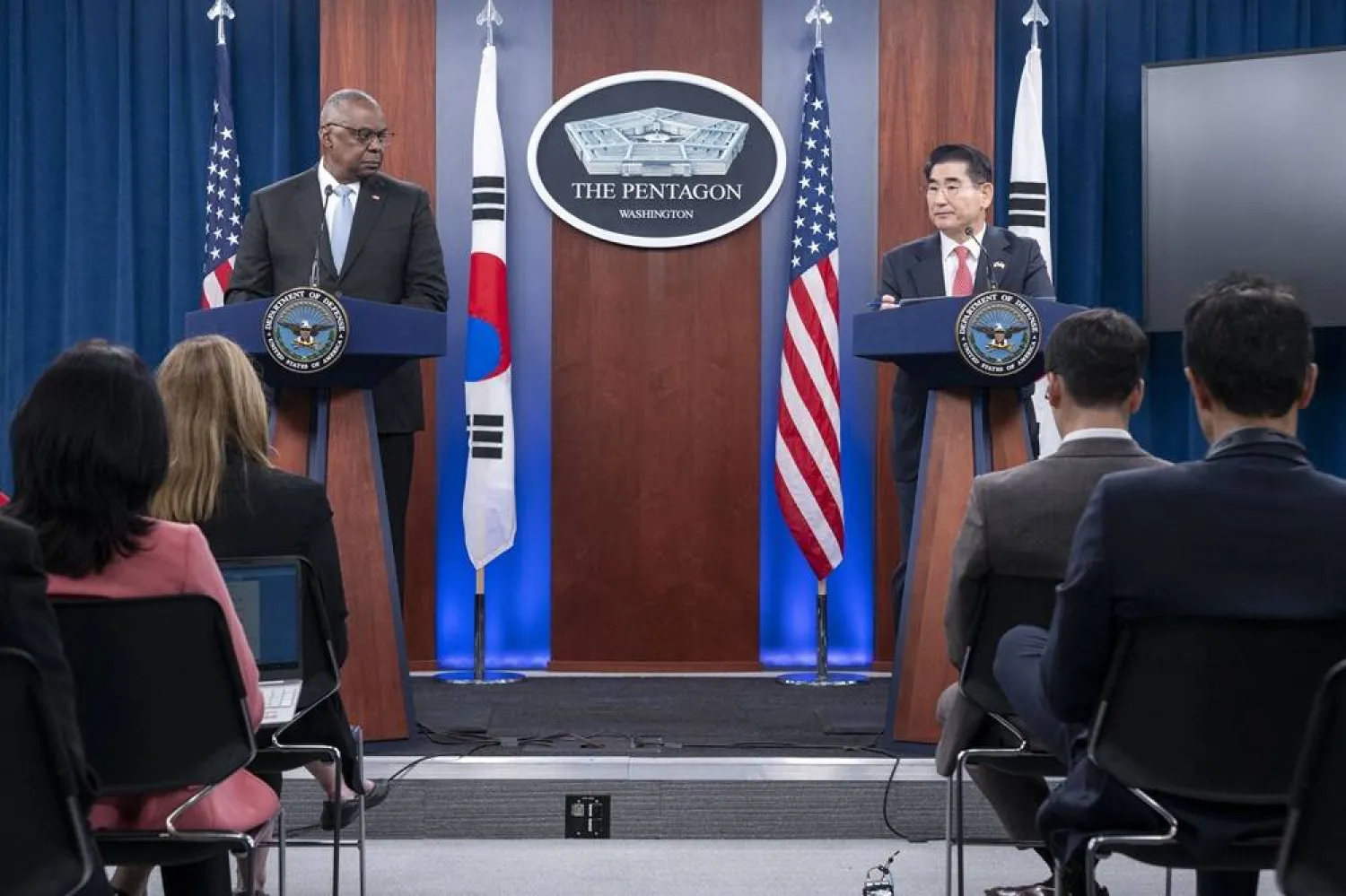  Defense Secretary Lloyd Austin, left, and South Korean Defense Minister Kim Yong-hyun, right, hold a joint press briefing at the Pentagon on Wednesday, Oct. 30, 2024 in Washington. (AP) 