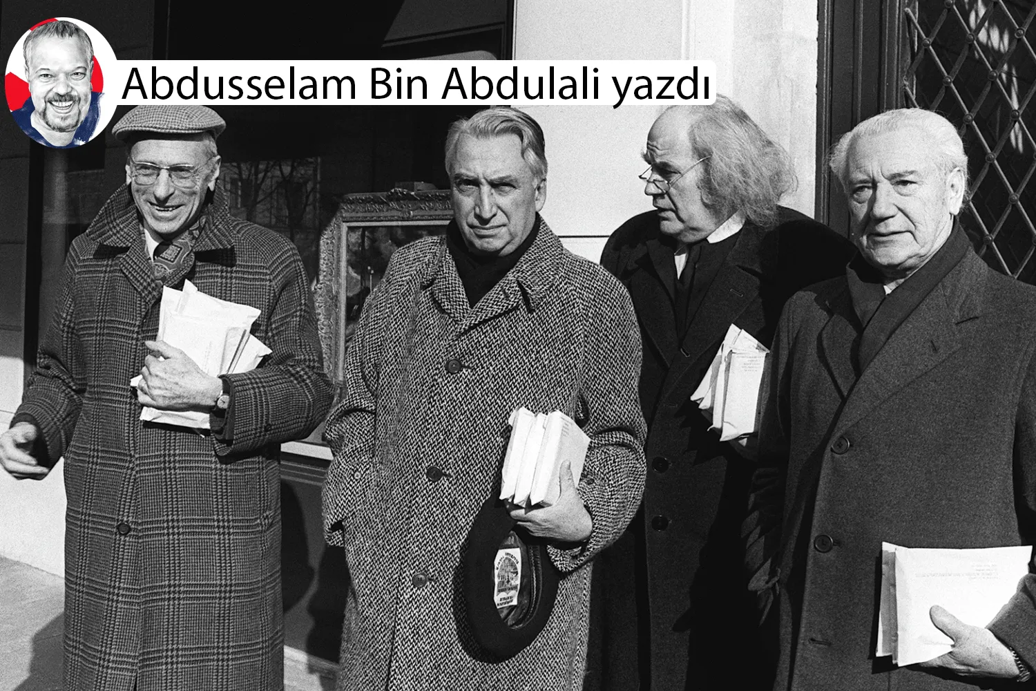 Soldan sağa doğru Pierre Merlin, Roland Barthes, François Châtelet ve Joel Casamayor’un Paris 8 Vincennes Saint-Denis Üniversitesi’nin taşınmasını protesto etmek için 31 Ocak 1979 tarihinde Paris'teki Elysee Sarayı önünde gösteri sırasında birlikte çekilen bir fotoğrafı (AFP)
