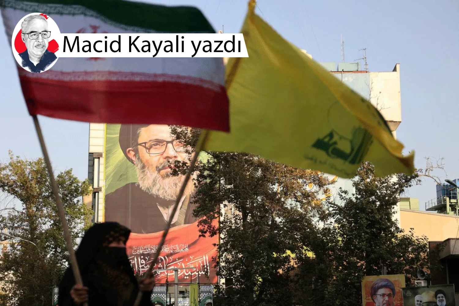 Tahran'da dün düzenlenen protestoda, İsrail saldırısında öldürülen Nasrallah'ın selefi Haşim Seyfettin'in posterleri binalara asıldı (Reuters)