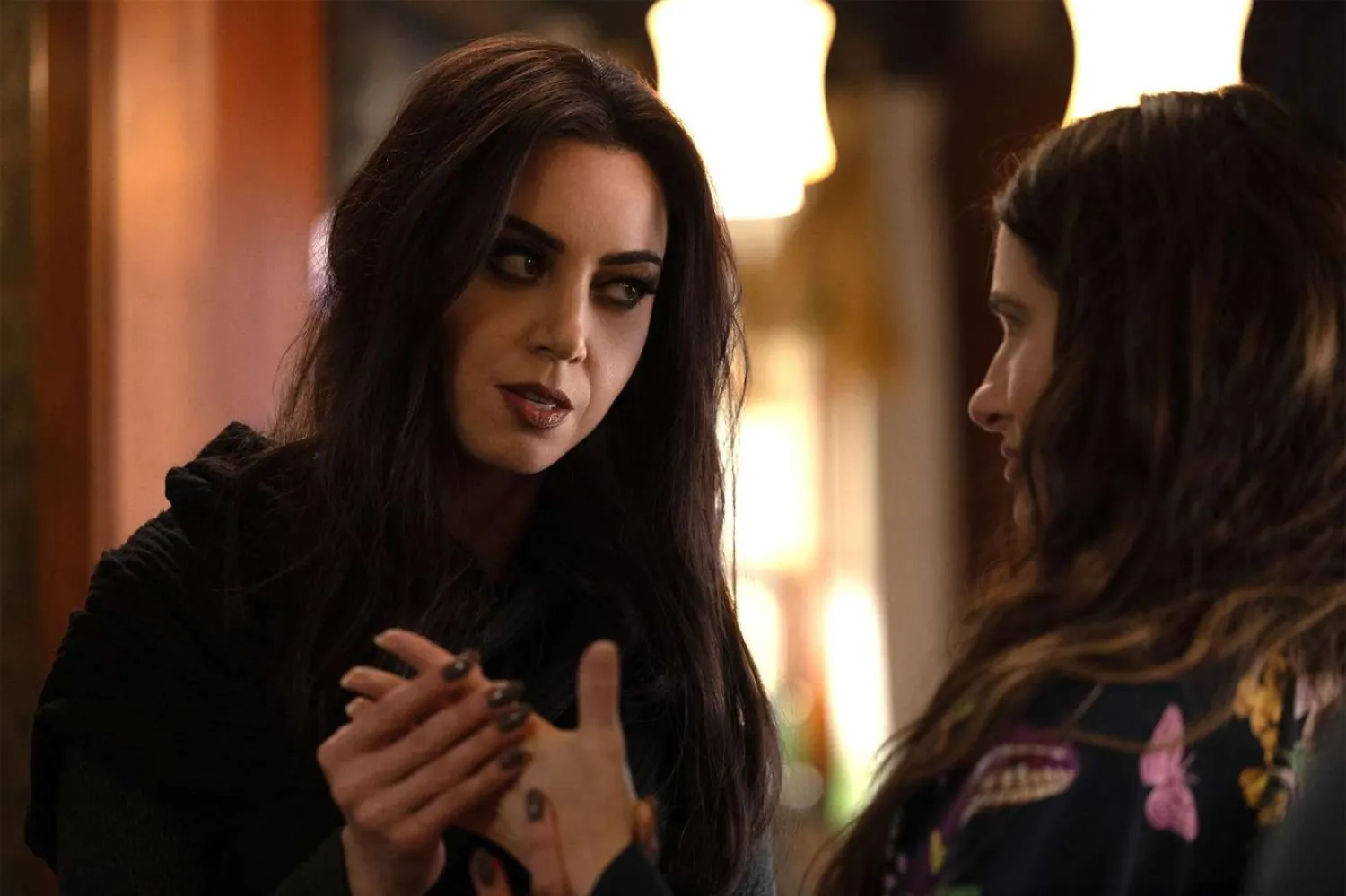 Prömiyerini 18 Eylül'de Disney+'ta yapan dizi, eleştirmenlerden mizahı ve oyuncuların performanslarıyla övgü topladı (Disney+)