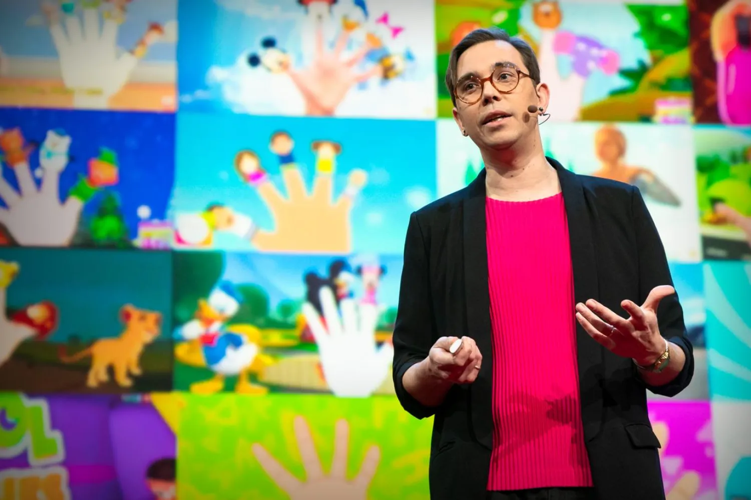 James Bridle'ın Yeni Karanlık Çağ kitabı, 2020'de Türkçeye çevrilip yayımlanmıştı (TED.com)