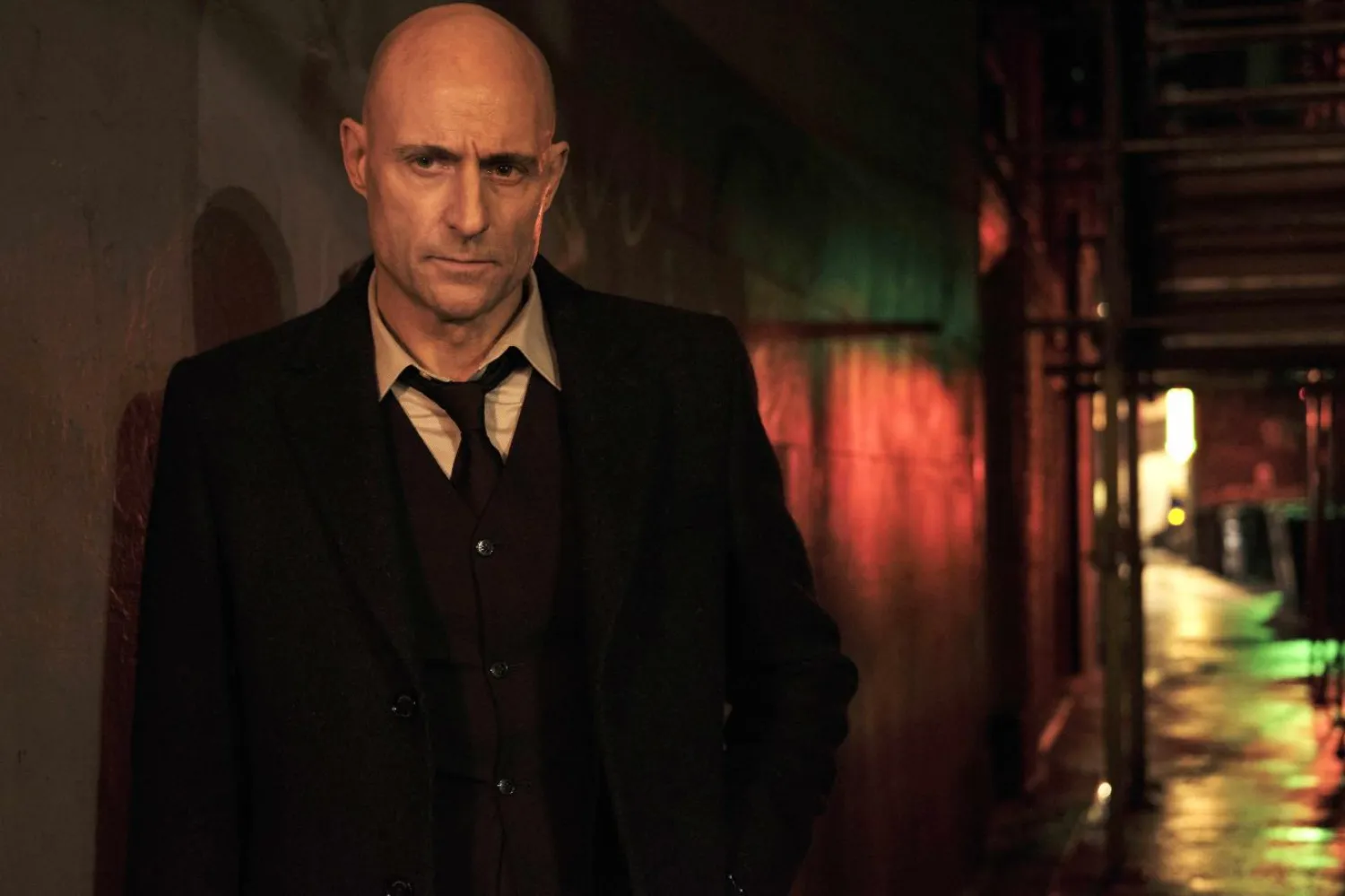 Temple'ın başrolündeki 61 yaşındaki Britanyalı aktör Mark Strong, Gizli Servis'le (Kingsman: The Secret Service) tanınıyor (Sky)