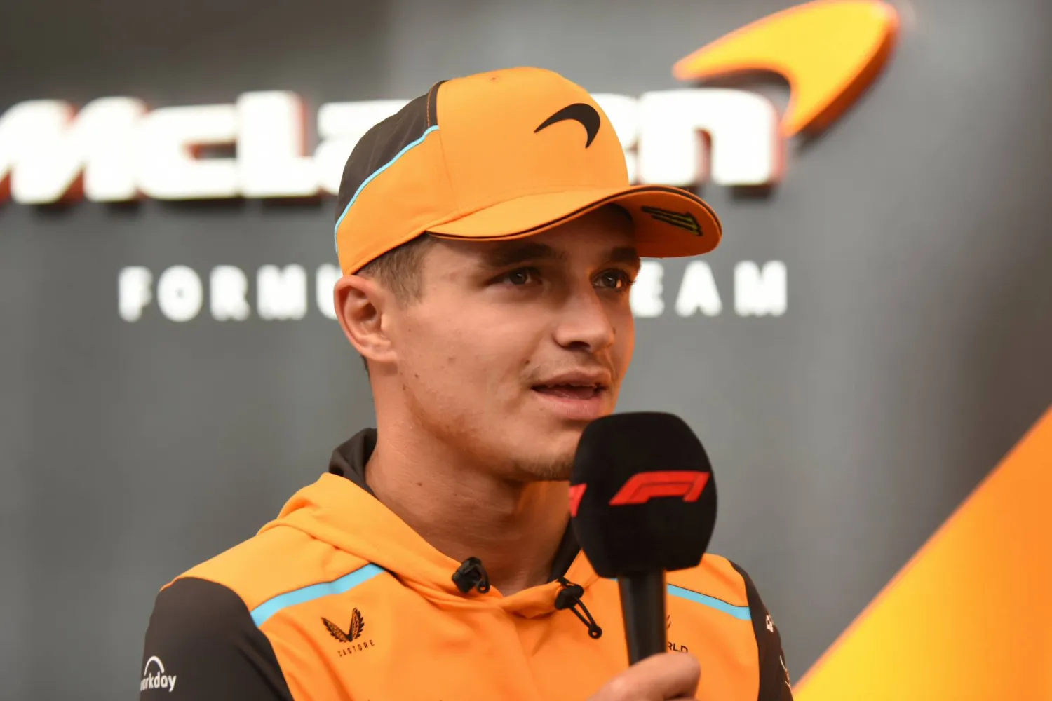 لاندو نوريس سائق مكلارين تصدر التجارب الحرة في سباق البرازيل (د.ب.أ)