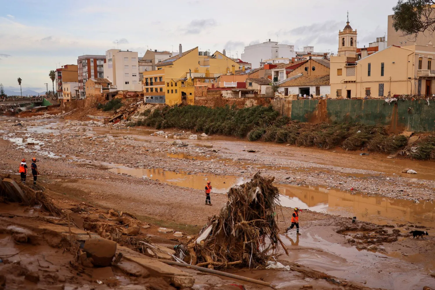 Rescue workers walk, following heavy rains that caused floods, in Paiporta, near Valencia, Spain, November 1, 2024. REUTERS/Nacho Doce     