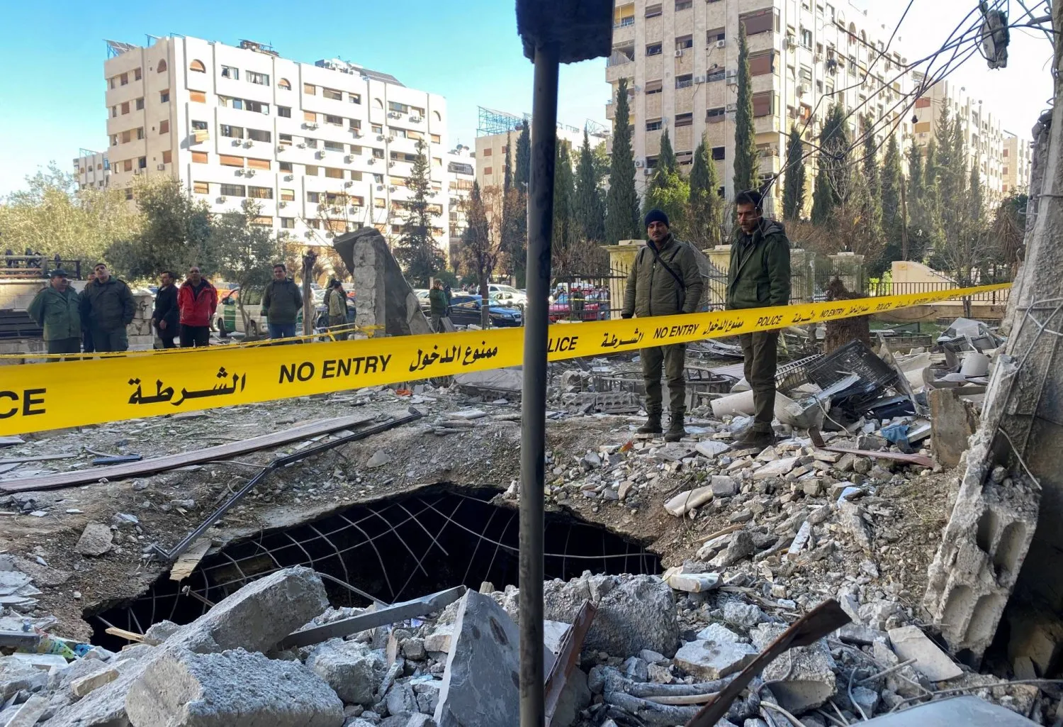 İsrail'in geçen yıl Suriye'ye düzenlediği bombalamanın yarattığı yıkımdan (Arşiv- Reuters)
