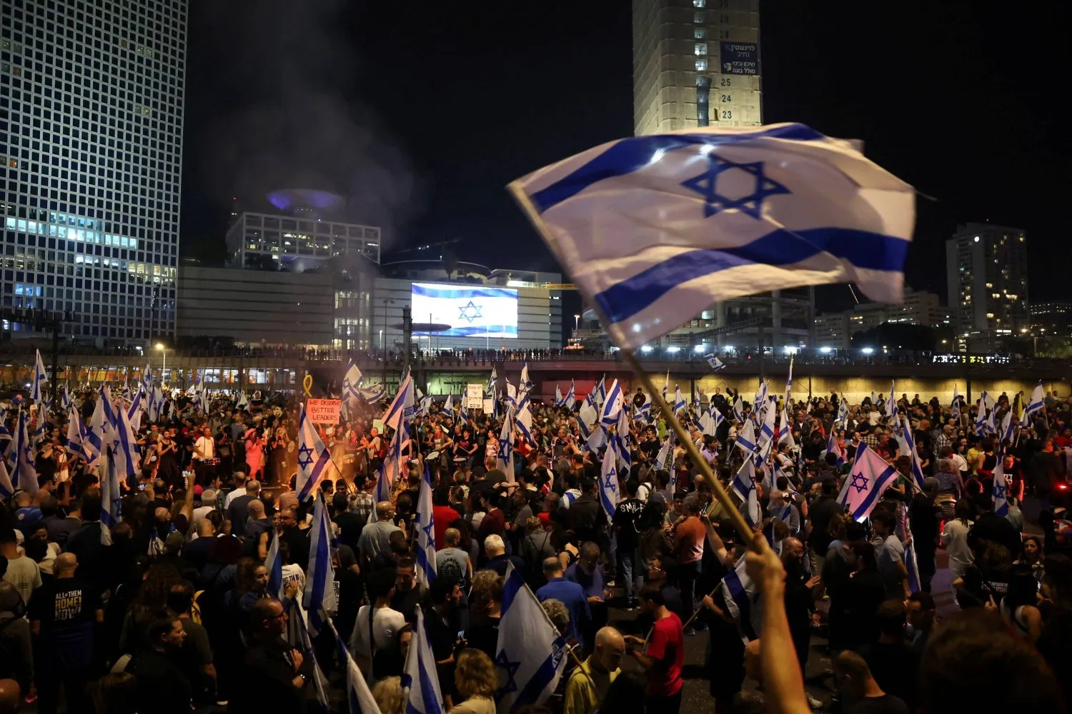İsrailliler Tel Aviv'de protesto gösterisi düzenledi (Reuters)