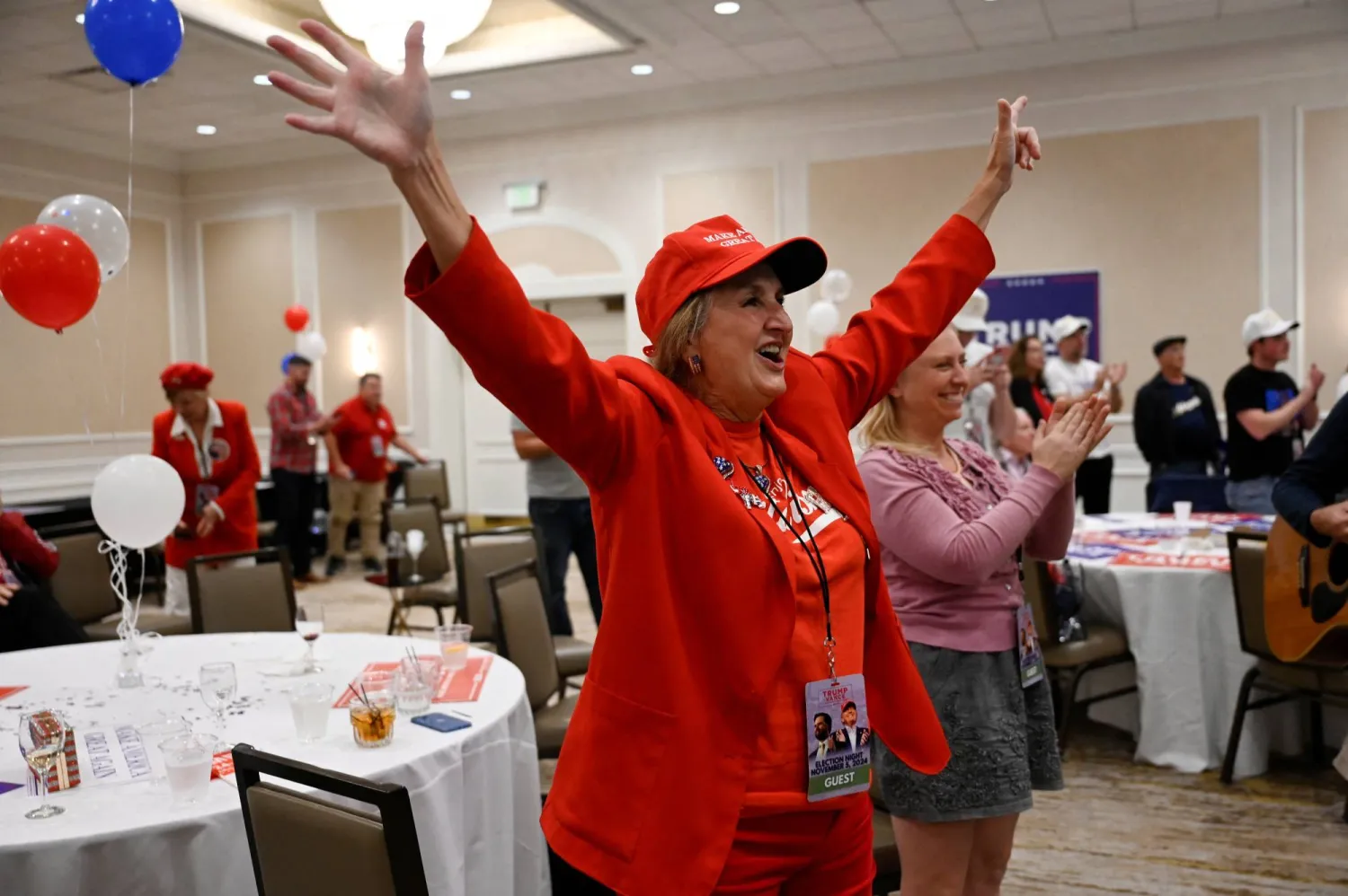 مؤيدون لدونالد ترمب يحتفلون في ويسكونسن (رويترز)