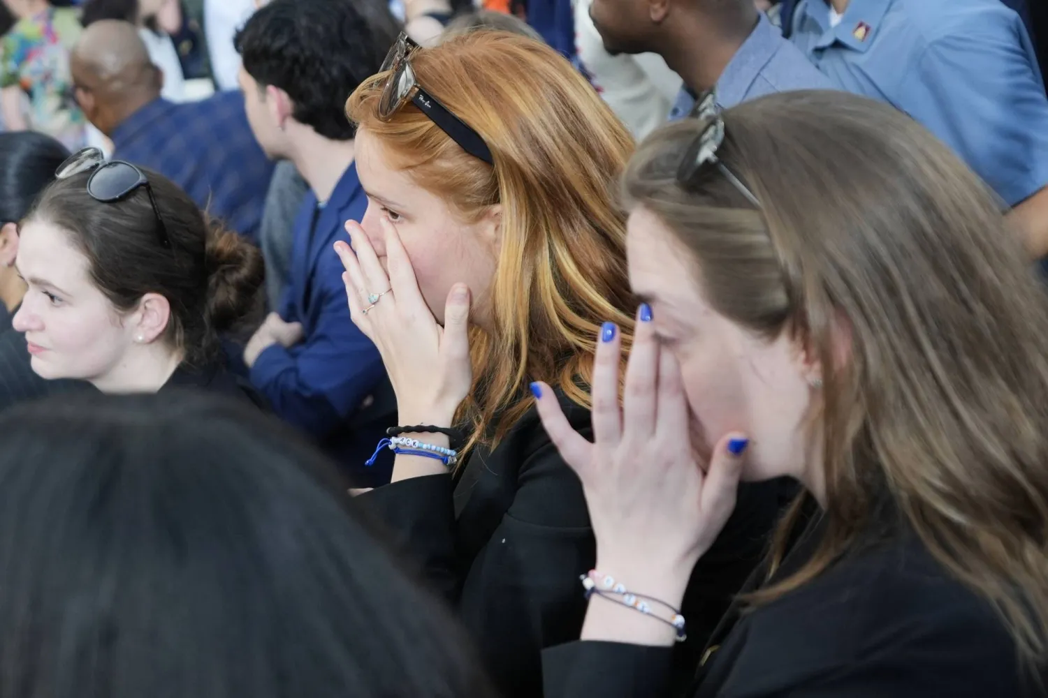 وبعد حملة حذرت فيها مراراً من أنّ ترمب يشكل خطراً على الديموقراطية الأميركية اختتمت هاريس خطابها بالإشارة إلى الشعور بالخوف الذي يراود الكثير من مؤيديها (أ.ب)