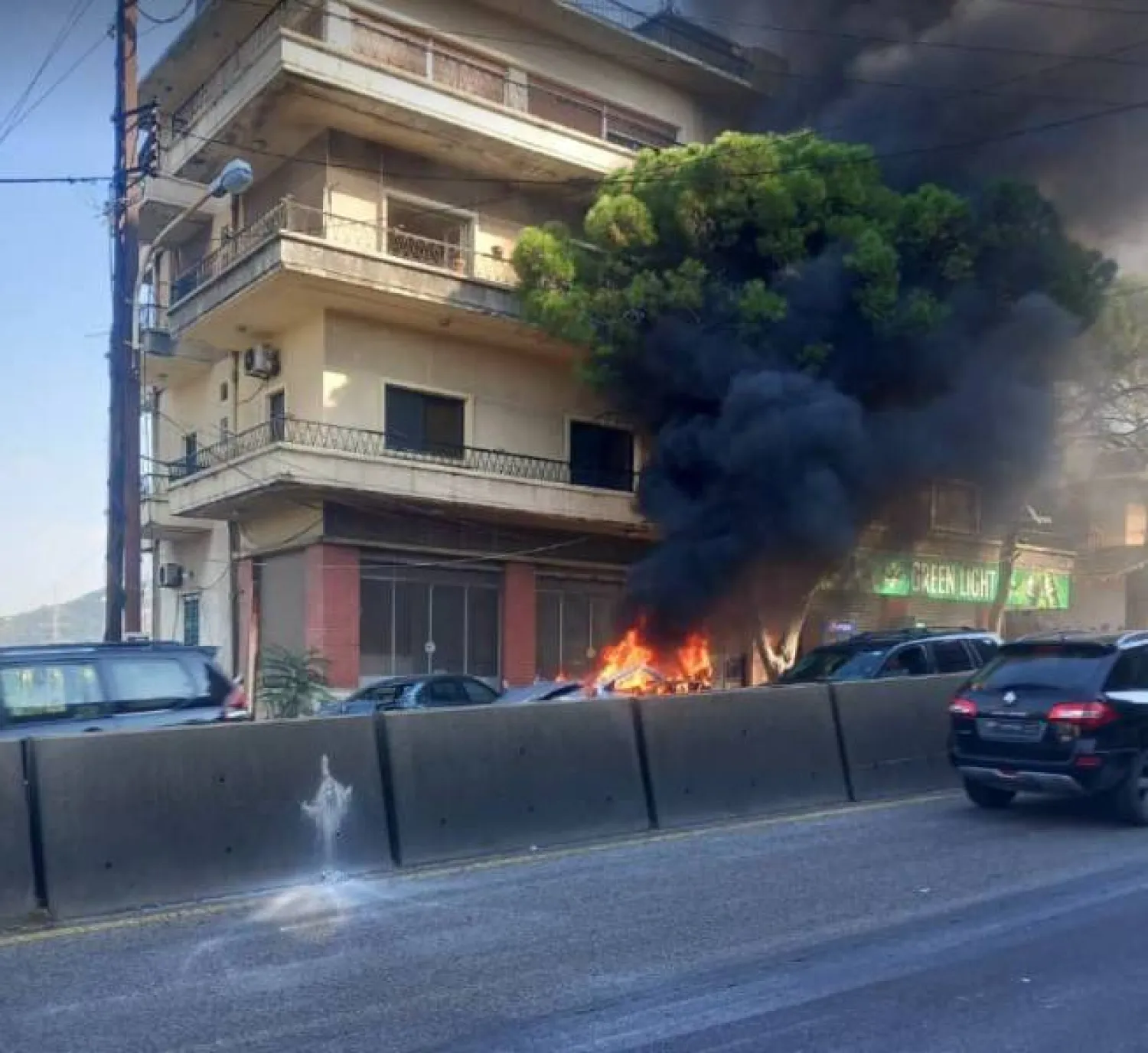 السيارة المستهدفة على طريق عاريا - الجمهور (إكس)