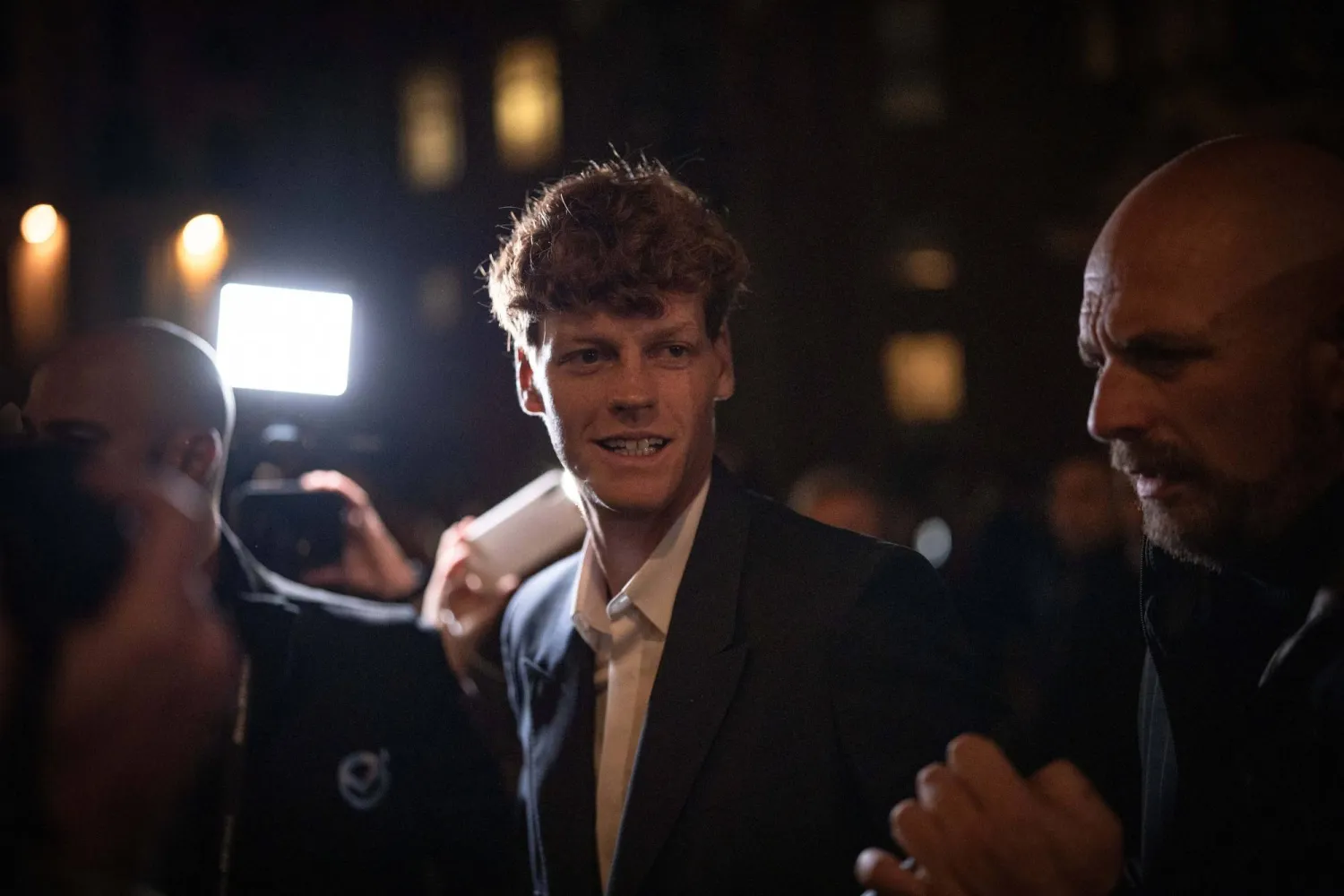 الإيطالي يانيك سينر المصنف الأول عالمياً لدى وصوله إلى تورينو (د.ب.أ)