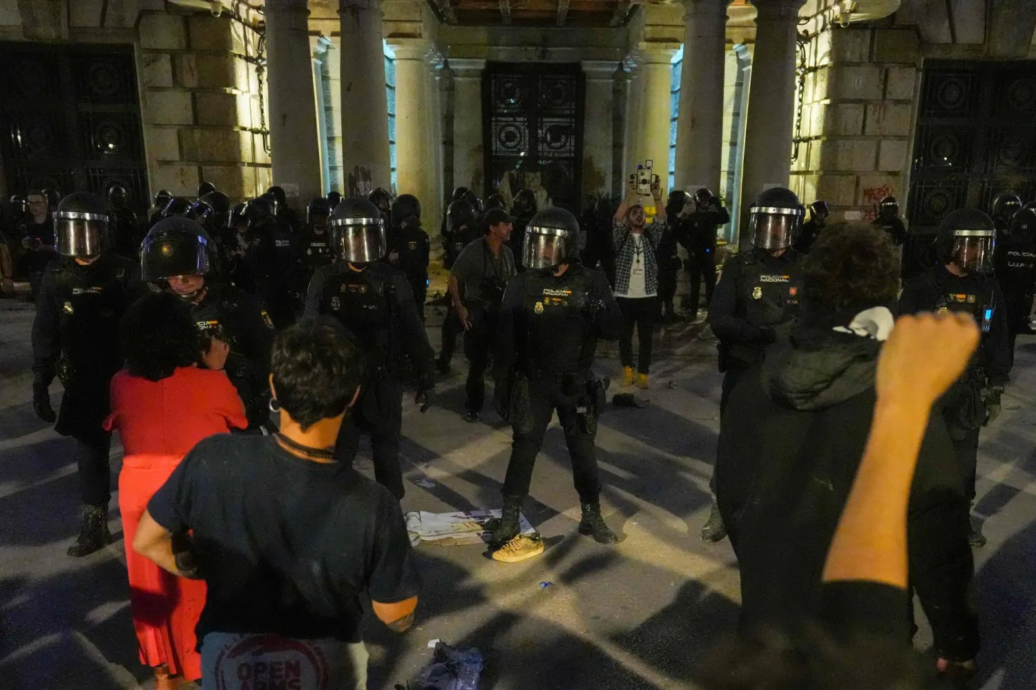 Protesters confront police in front of city hall during a demonstration to demand the resignation of Valencia Regional President Carlos Mazon in Valencia on November 9, 2024. (Photo by Cesar Manso / AFP)