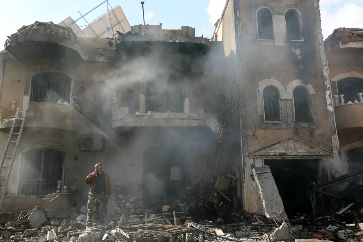 جانب من الدمار جراء الغارات الإسرائيلية على مدينة بعلبك (أ.ف.ب)