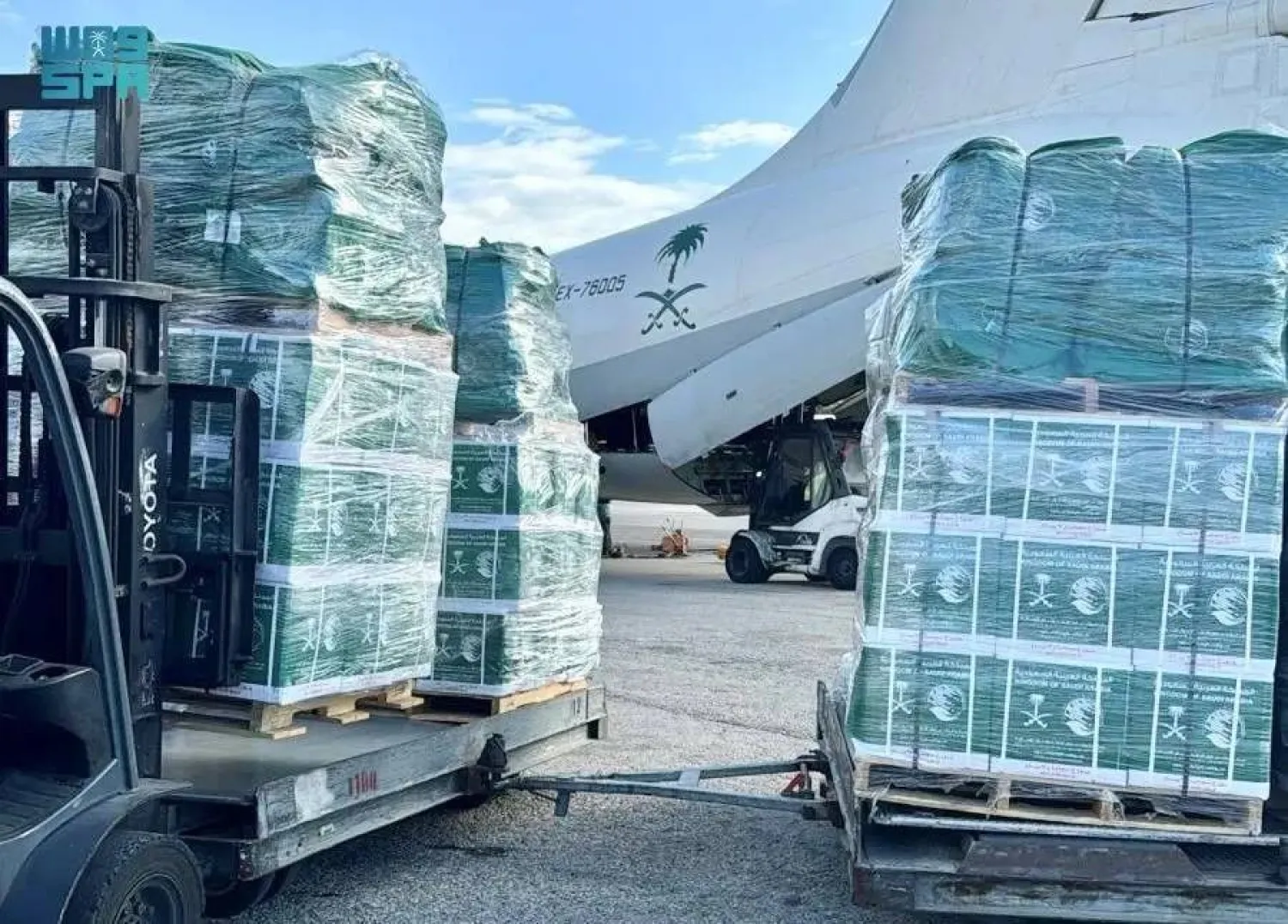 The 22nd Saudi relief plane has arrived at Beirut Rafik Hariri International Airport. (SPA)
