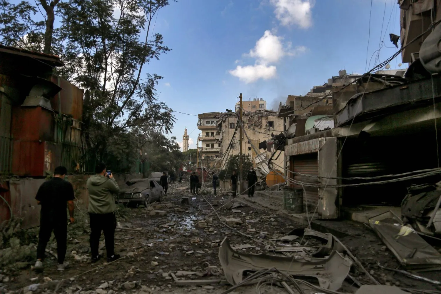 İsrail'in Beyrut'un güney banliyölerine düzenlediği hava saldırılarının yol açtığı yıkımından (DPA)