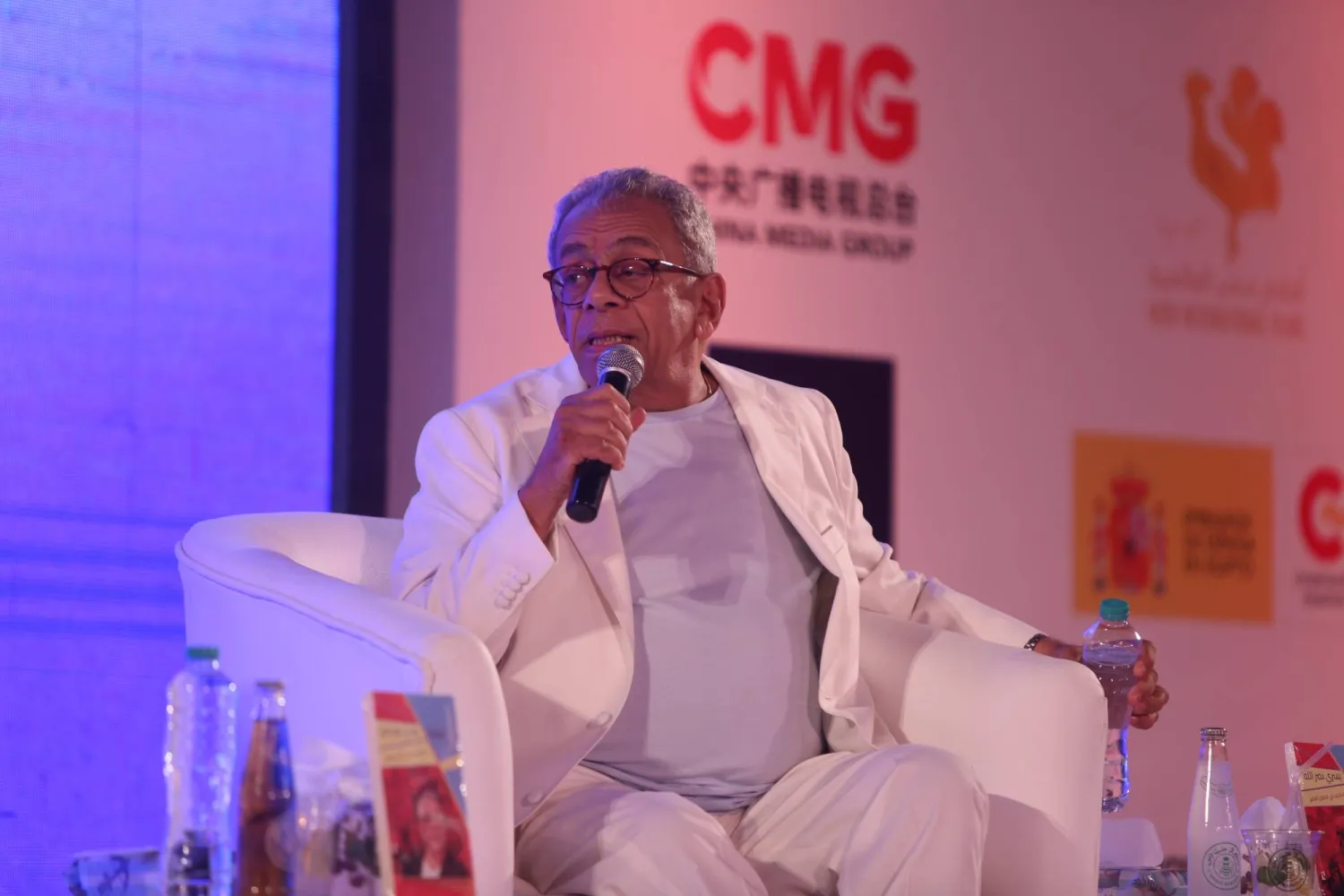 كشف عن نقاط اتفاق وخلاف مع أستاذه المخرج يوسف شاهين