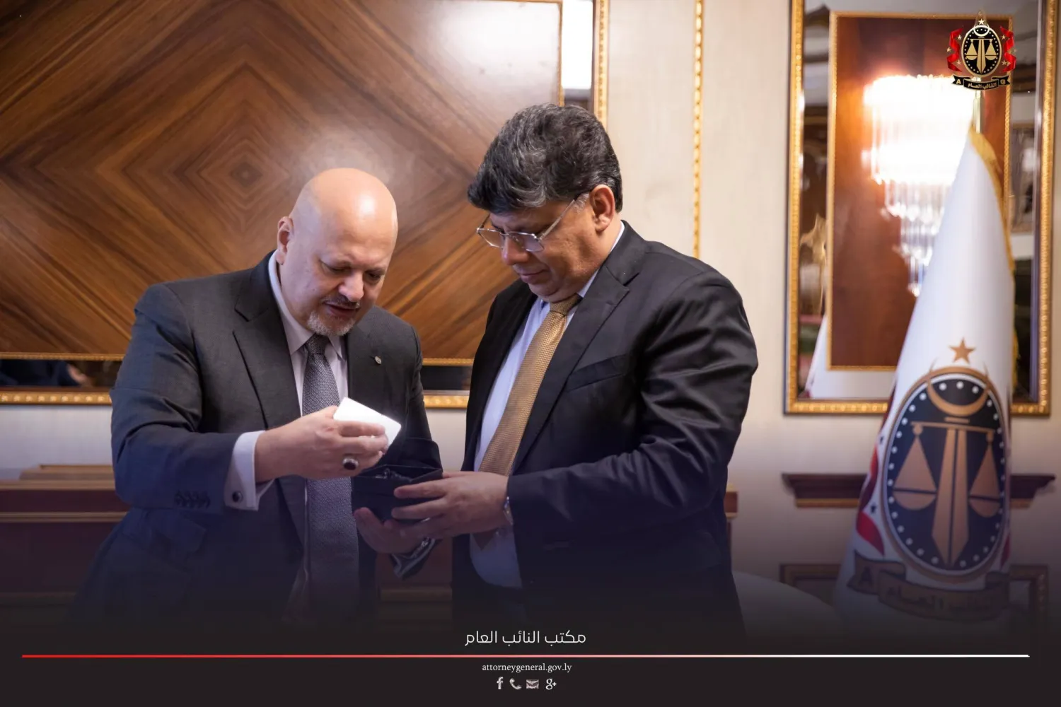 الصور خلال لقائه في طرابلس كريم خان المدعي العام بالمحكمة الجنائية الدولية (النائب العام) 