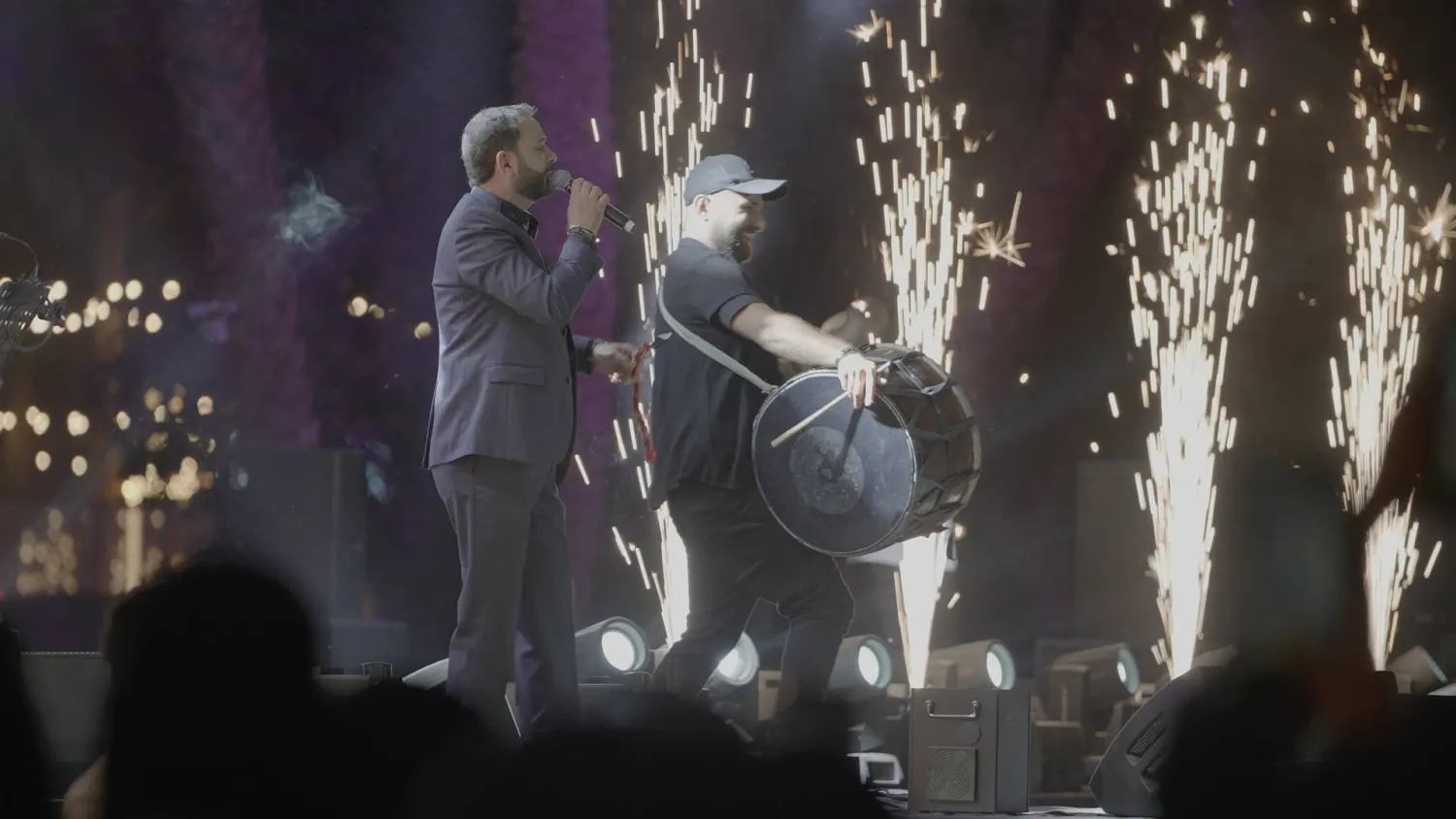 فنانون كثيرون أشعلوا حماس الجمهور في المسرح الغنائي (تصوير: تركي العقيلي)