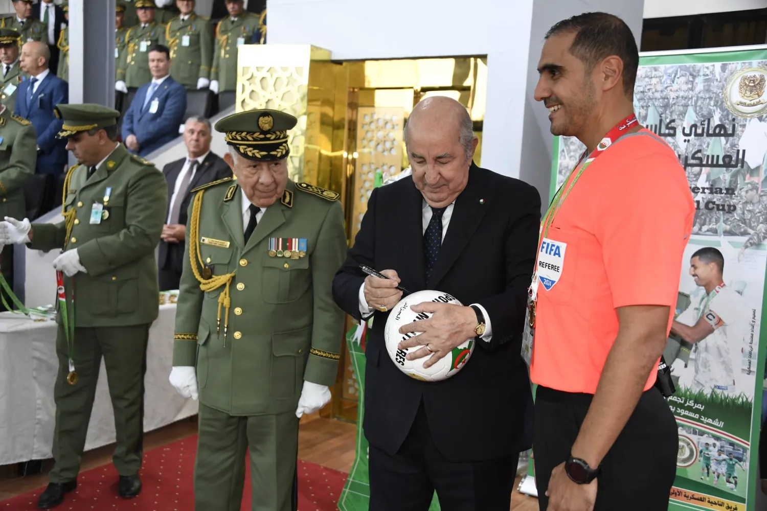 الرئيس وقائد الجيش في آخر نشاط لهما معاً في 14 نوفمبر الحالي (وزارة الدفاع)