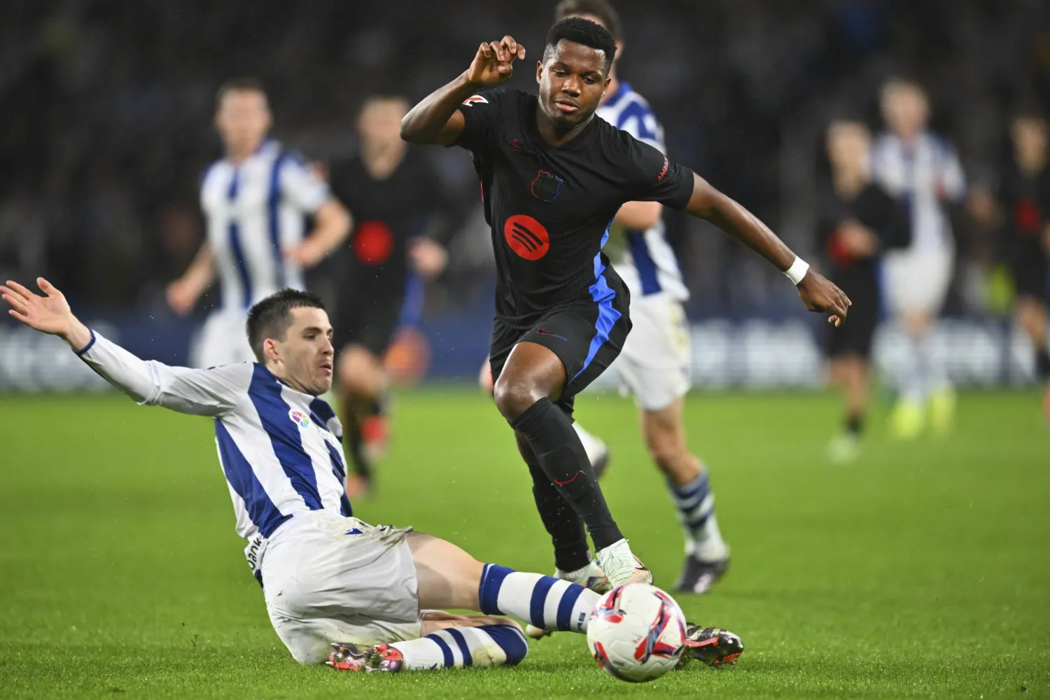 أنسو فاتي ما زال يعاني من الإصابات المتتالية (أ.ب)