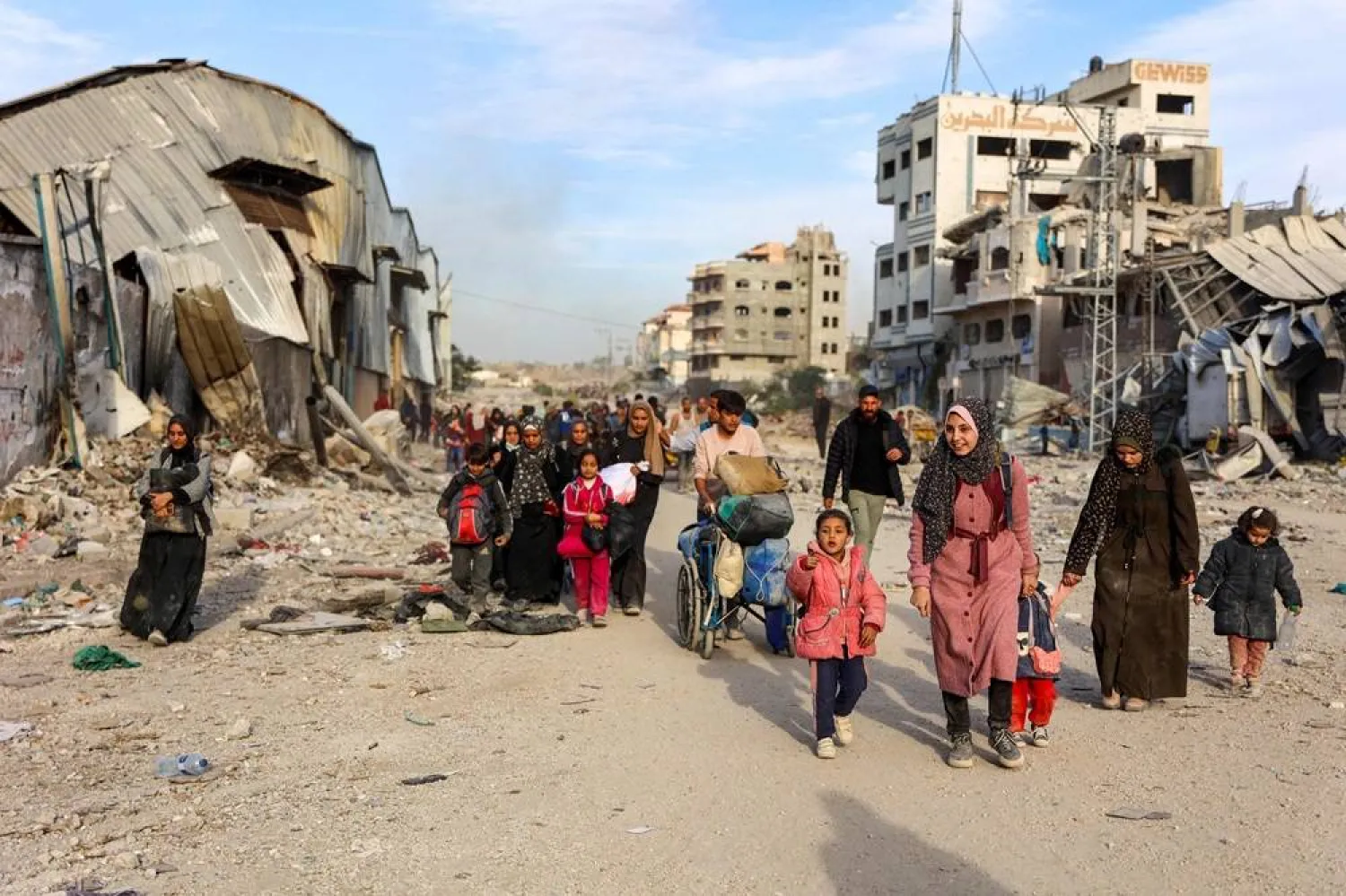  Displaced Palestinians fleeing Beit Lahiya in the northern Gaza Strip walk on the main Salah al-Din road on November 17, 2024, amid the ongoing war between Israel and Hamas . (AFP) 