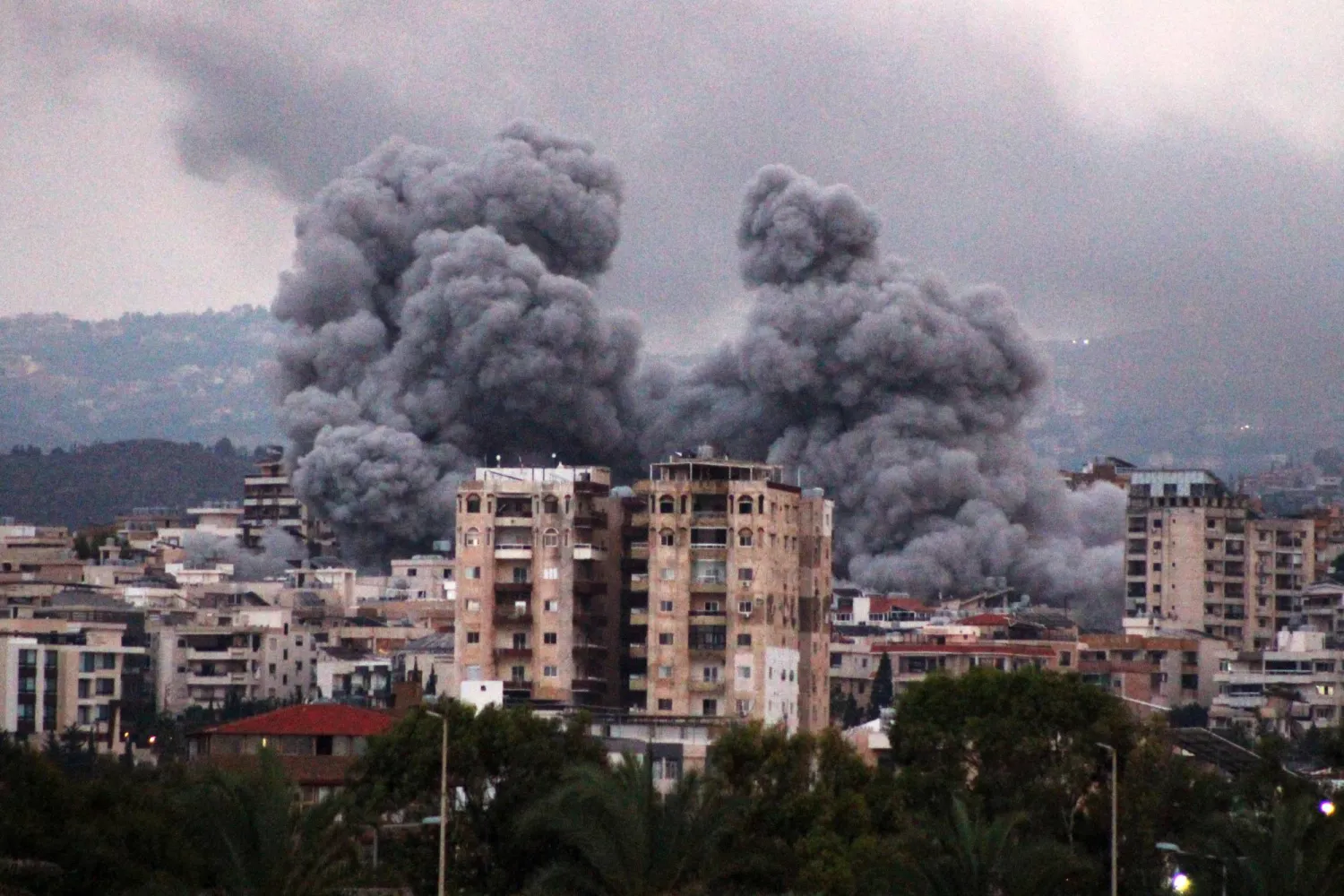 جانب من الضربات الجوية الإسرائيلية على جنوب لبنان (أ.ف.ب)
