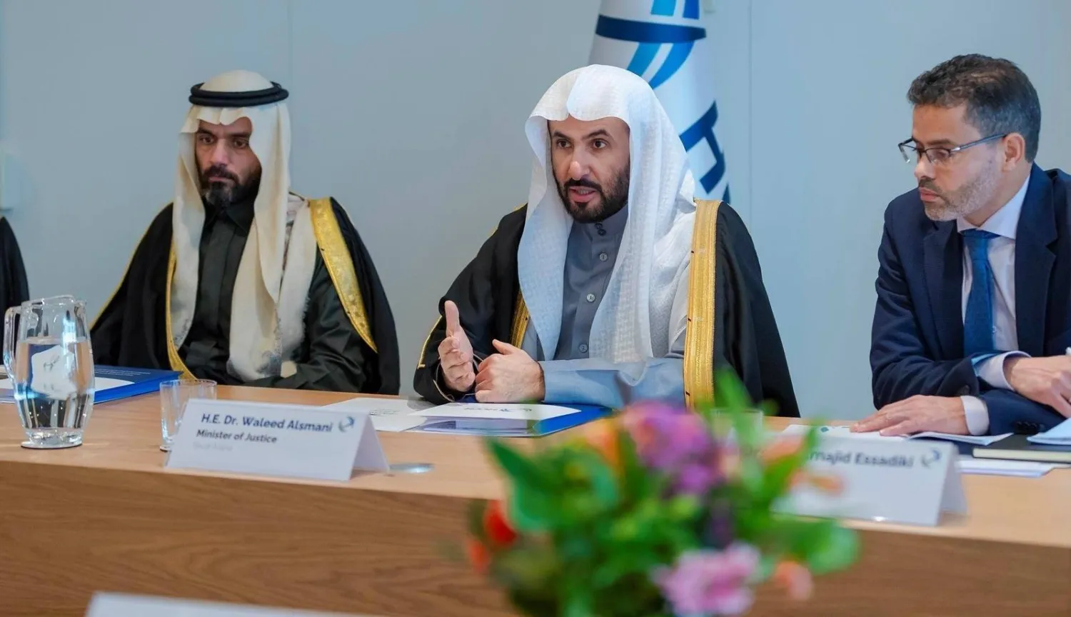 وزير العدل السعودي خلال مباحثاته مع رئيس مؤتمر لاهاي للقانون الدولي الخاص (واس)