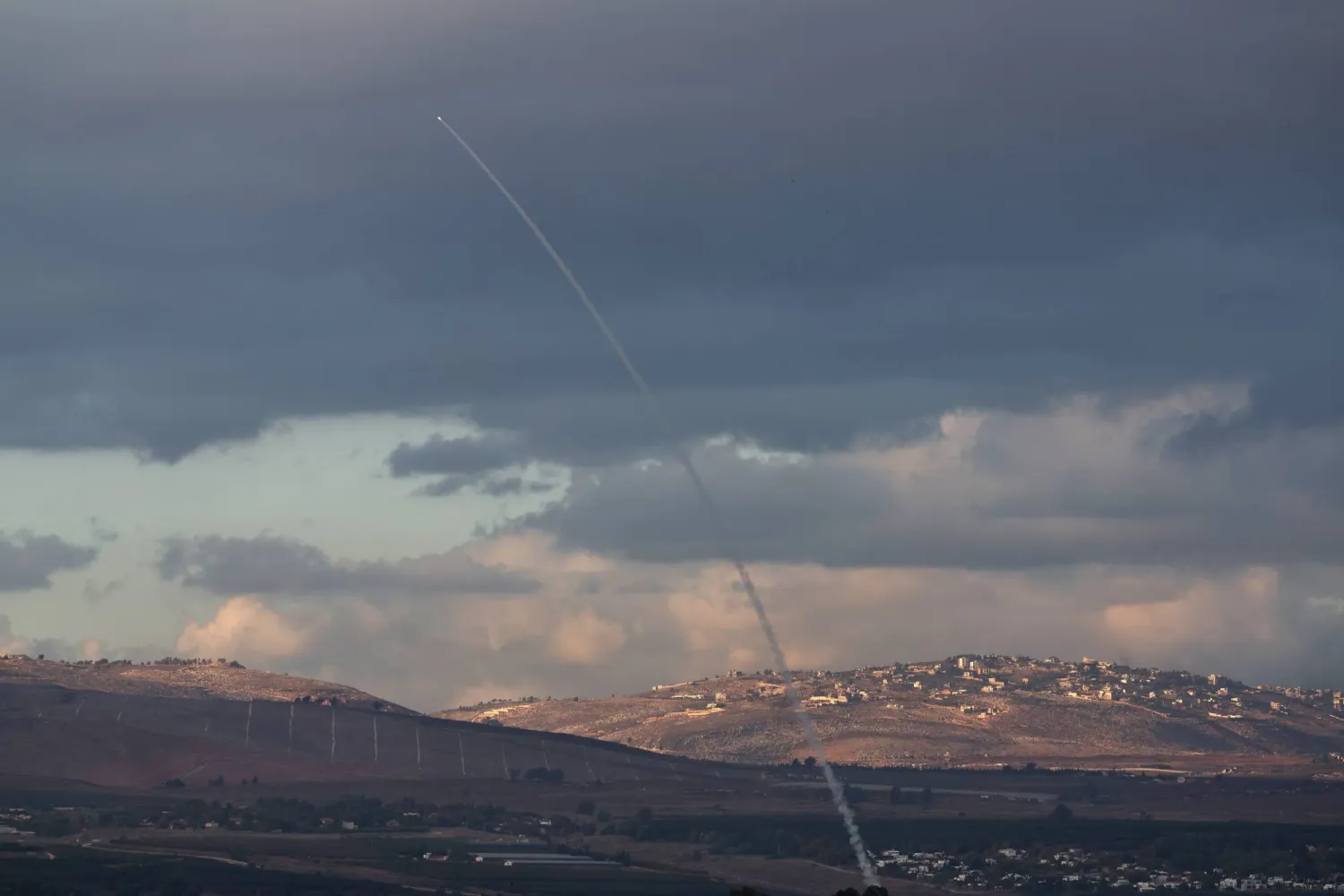 منظومة «القبة الحديدية» تعترض صواريخ أطلقت من جنوب لبنان (إ.ب.أ) 