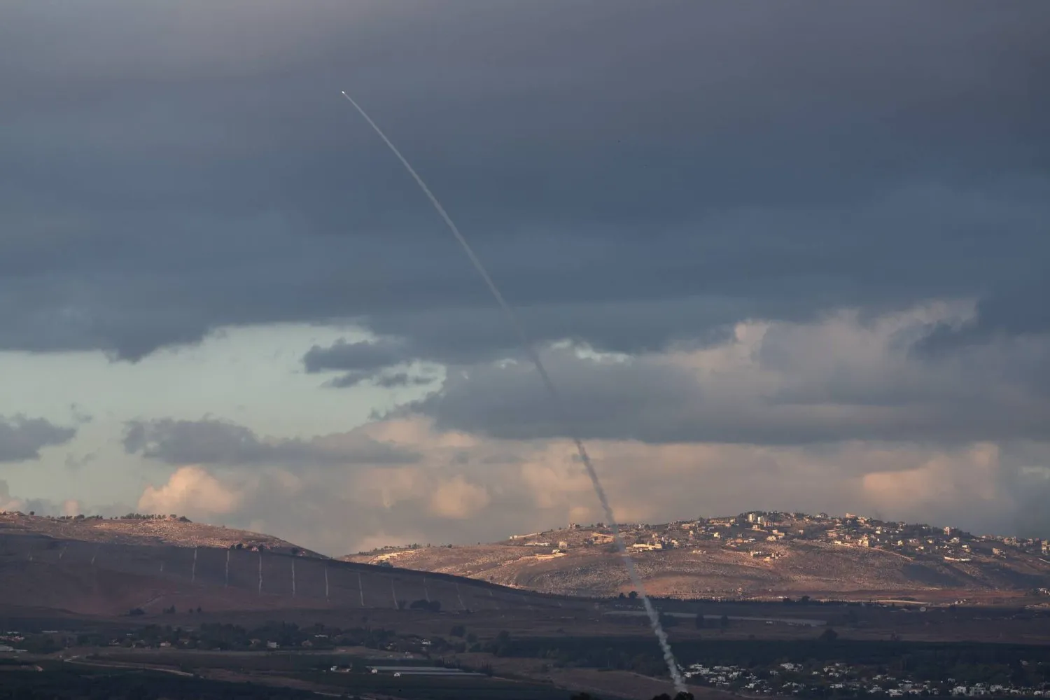“Demir Kubbe” sistemi güney Lübnan'dan fırlatılan füzeleri engelliyor  (EPA)