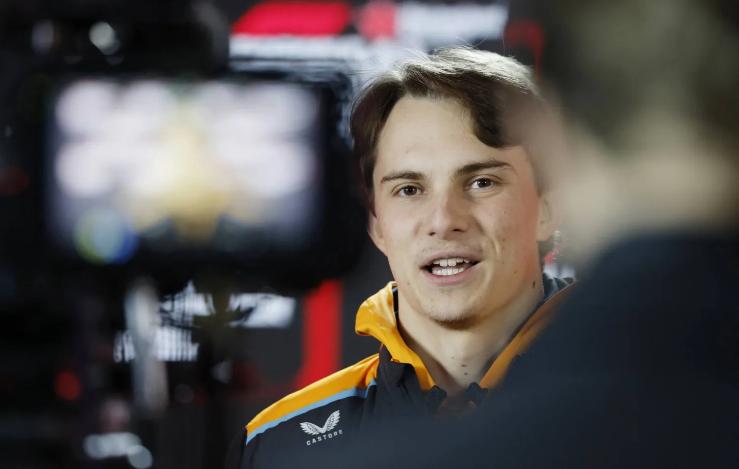 الأسترالي أوسكار بياستري لدى حديثه للإعلاميين في لاس فيغاس (رويترز)