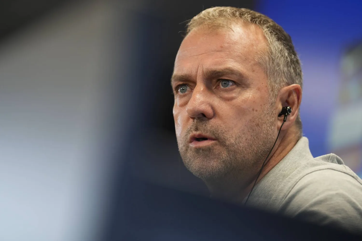 مدرب برشلونة هانسي فليك (إ.ب.أ)