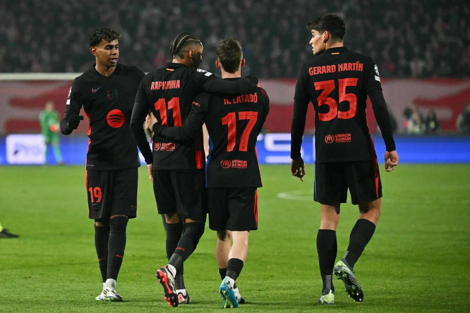 توقيف ثلاثة مشجعين بتهمة توجيه إساءات عنصرية خلال الكلاسيكو