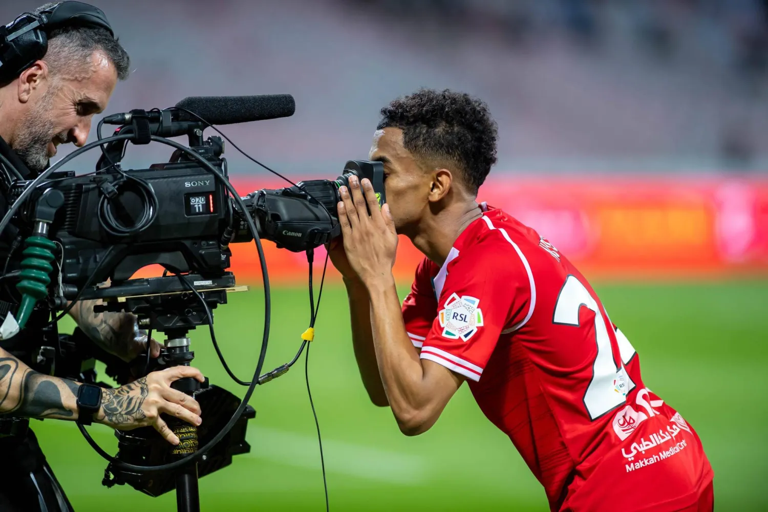 نور لاعب الوحدة محتفلاً بهدف الفوز على التعاون (الوحدة)