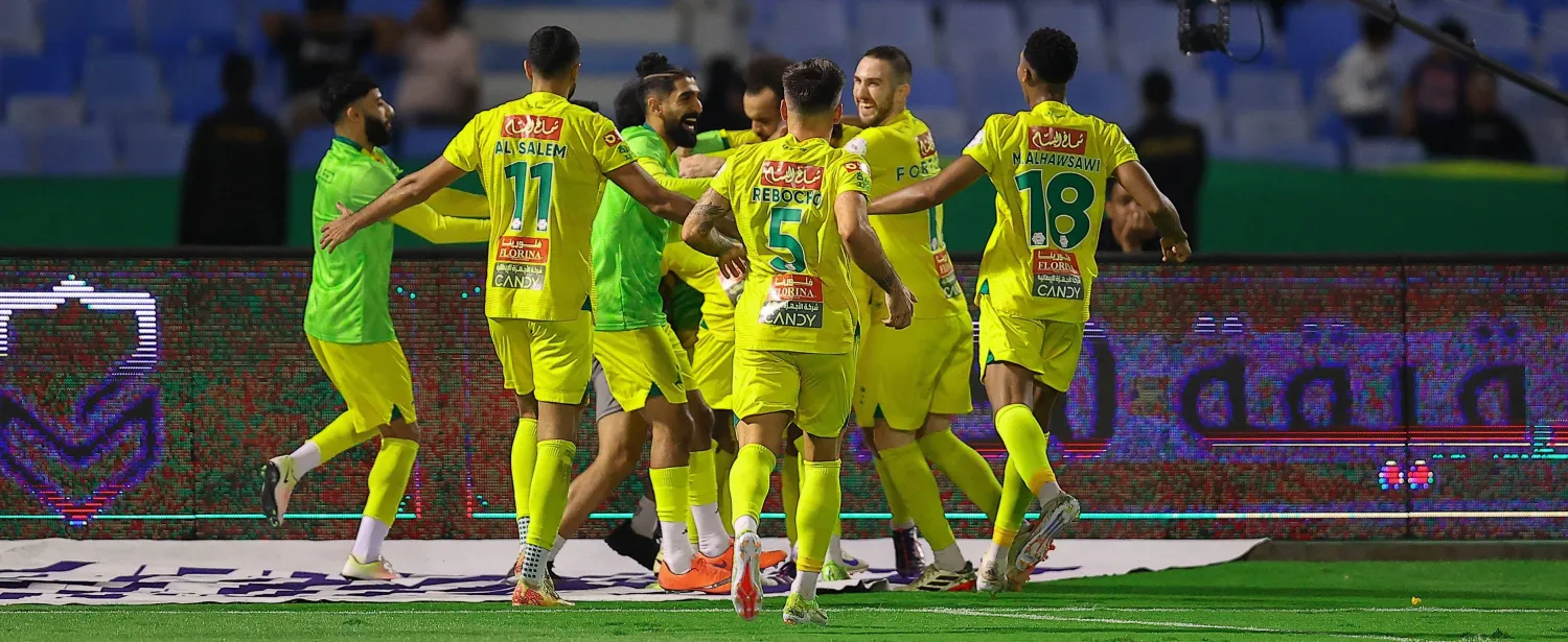 لاعبو الخليج وفرحة عارمة بهدف الفوز (الدوري السعودي)