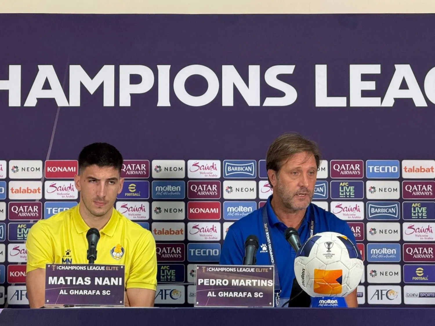 بيدرو مارتينيز وناني خلال المؤتمر الصحافي (الشرق الأوسط)