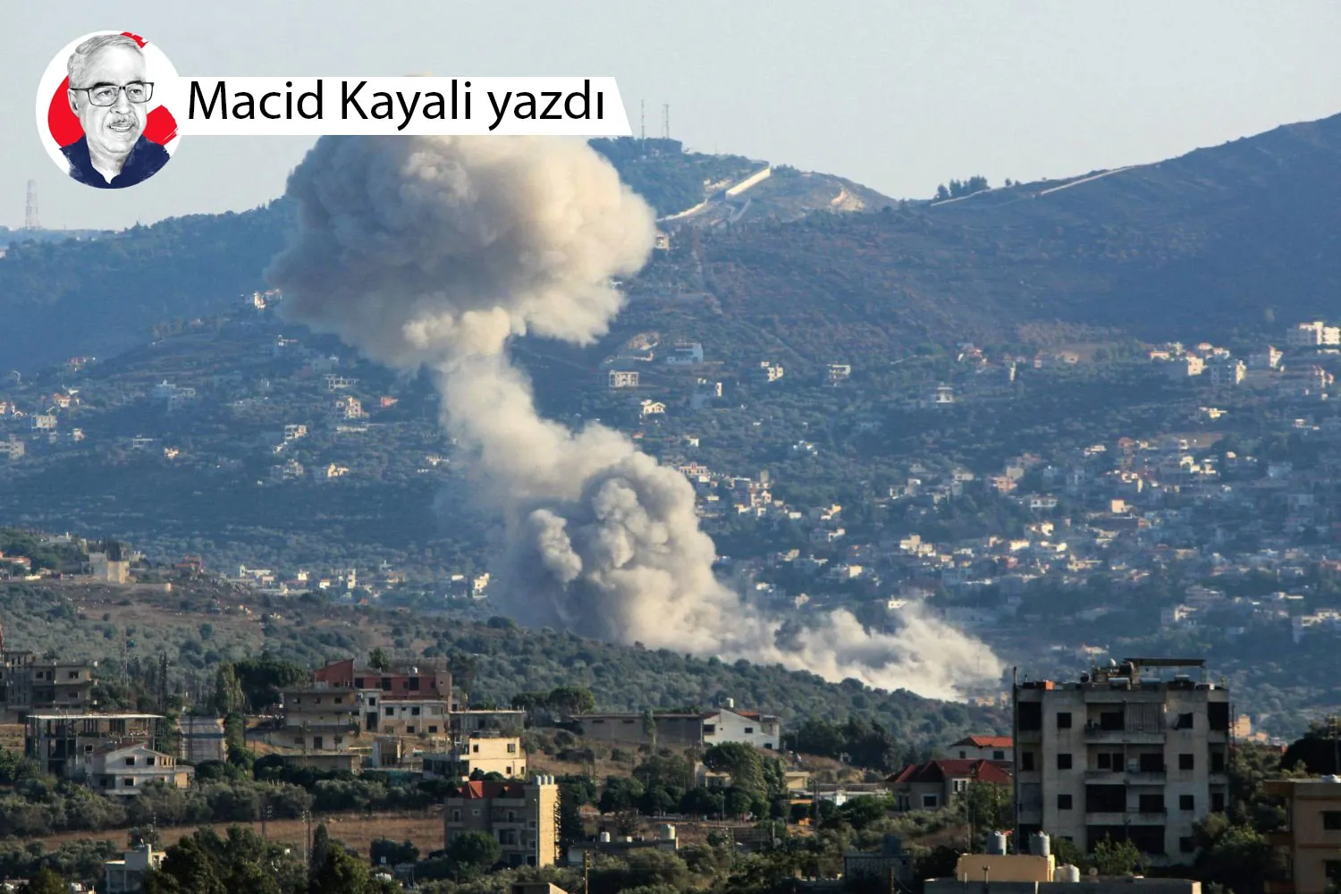 Lübnan'ın güneyindeki Kafr Kila kasabasını hedef alan bir hava saldırısı sonucu bölgeden dumanlar yükseliyor. (AFP)