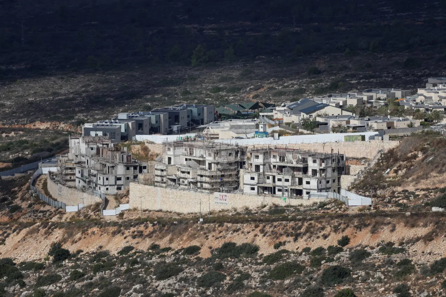 FILE PHOTO: A view of new buildings around the Israeli settlement Talmon B near the Palestinian town of Mazraa Al-Qibleyeh near Ramallah, in the Israeli-occupied West Bank, November 20, 2024. REUTERS/Mohammed Torokman/File Photo