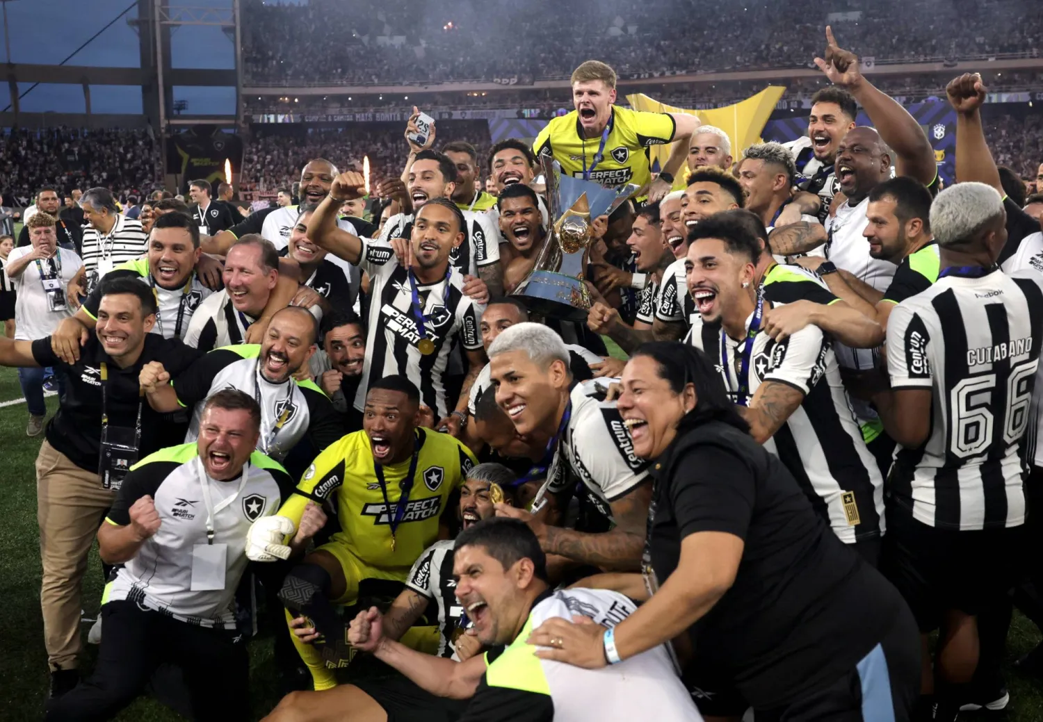 بوتافوغو وصل الدوحة منتشيا بتتويج قاري ومحلي وينتظر إنجاز جديد أمام باتشوكا (رويترز)