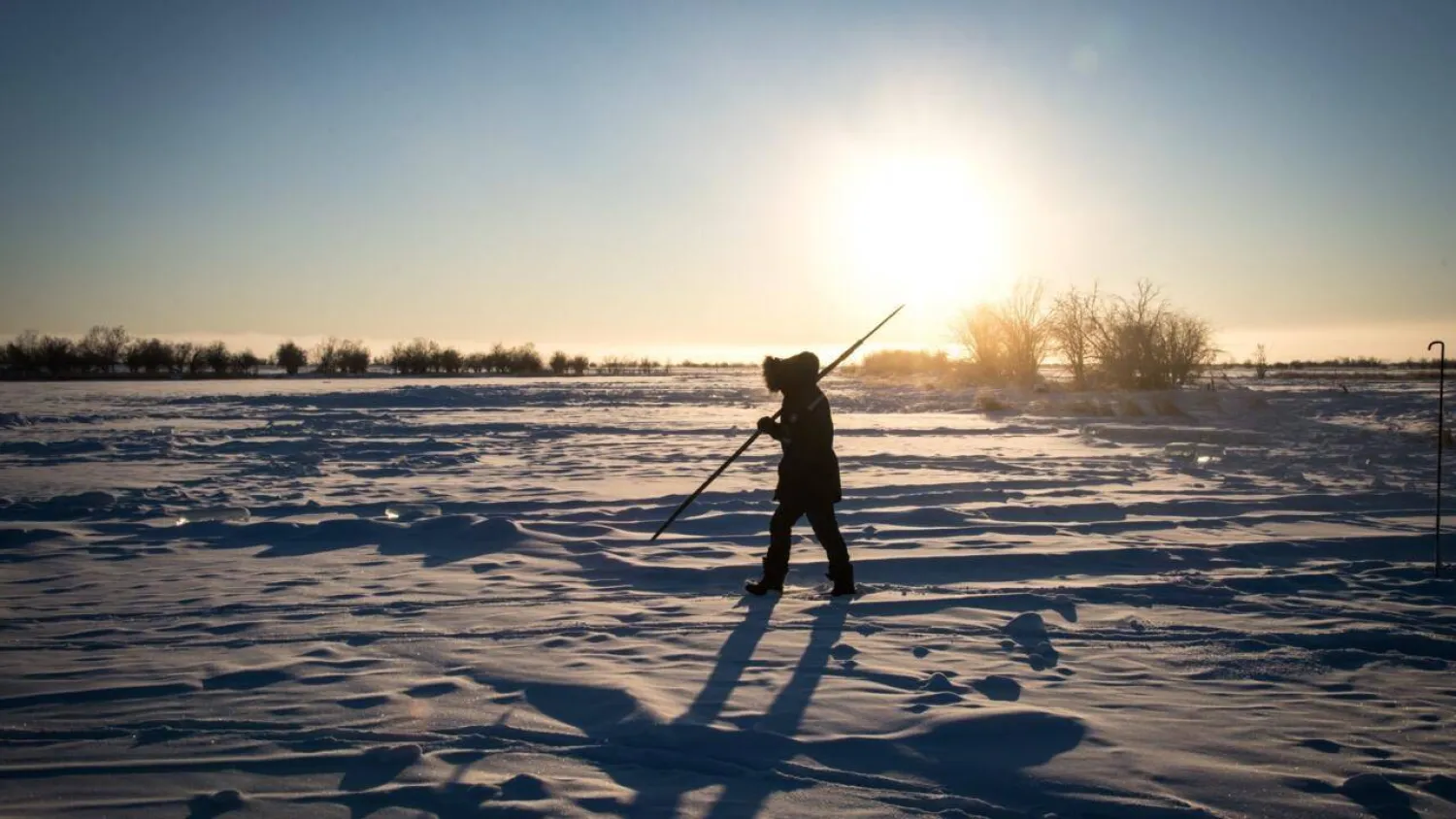 Villagers harvest ice from a local lake near the settlement of Oy, some 70 km south of Yakutsk, Russia with the air temperature at about minus 41 degrees Celsius in November 2018. Mladen ANTONOV / AFP/File
