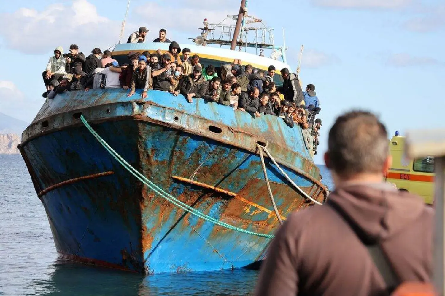 Yasadışı göçmenleri taşıyan gemi Yunanistan'ın Girit adasına yanaştı (Arşiv- Reuters)